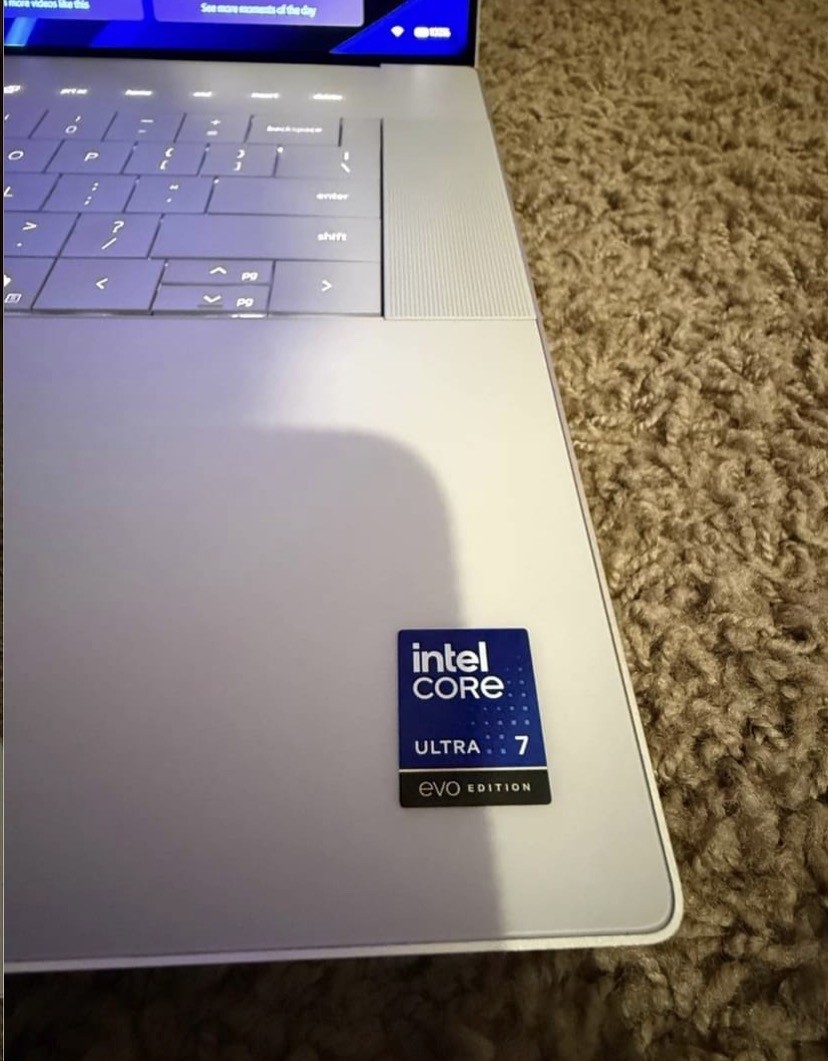 Dell 16 (XPS 16) Premium, 4K OLED Touch, Ultra 7 255H 32GB 1TB RTX 5050