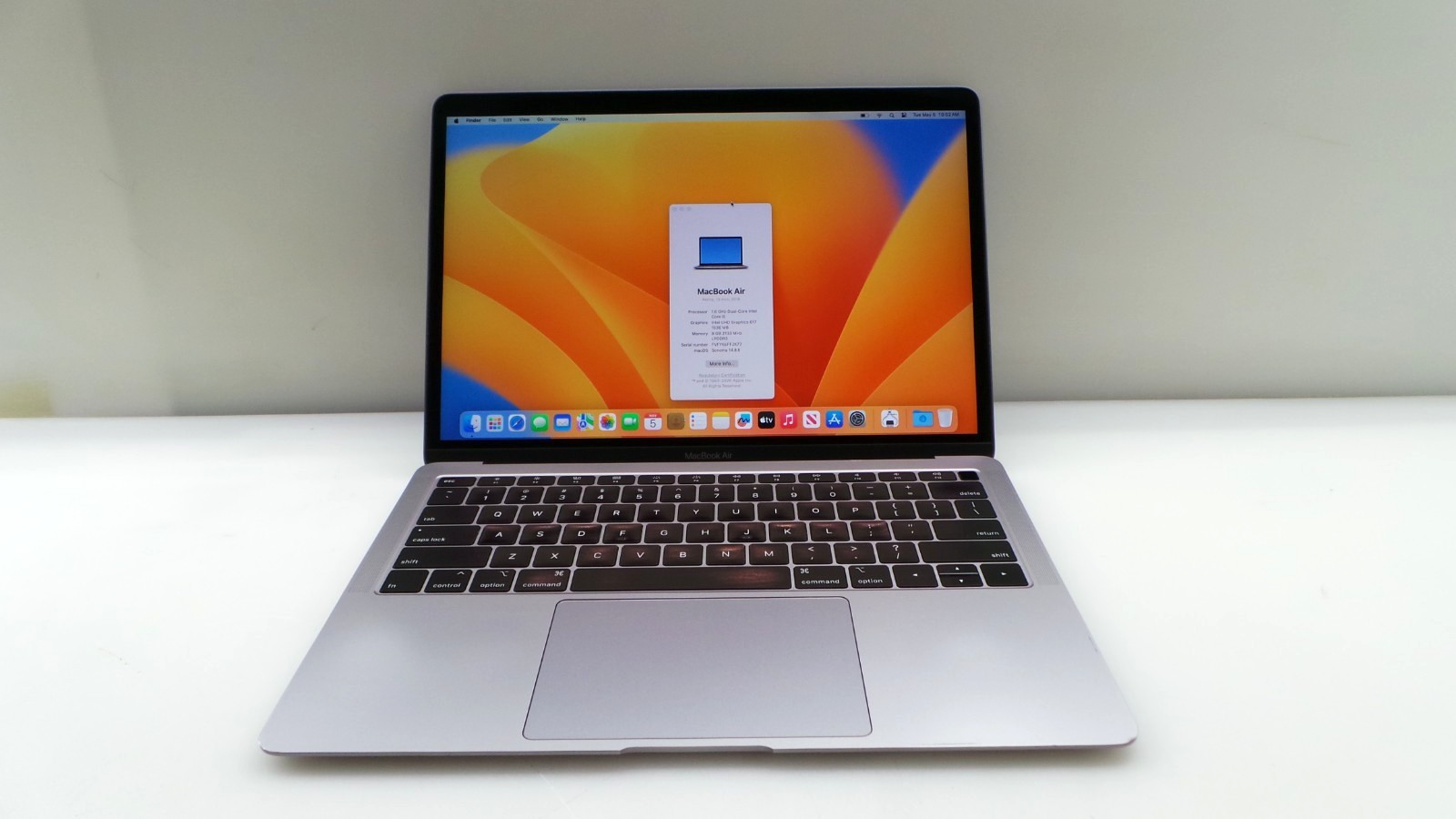 Apple A1932 MacBook Air 13″ 2018 i5-8210Y 1.6GHz 8GB RAM 128GB Cycle: 484 *READ*