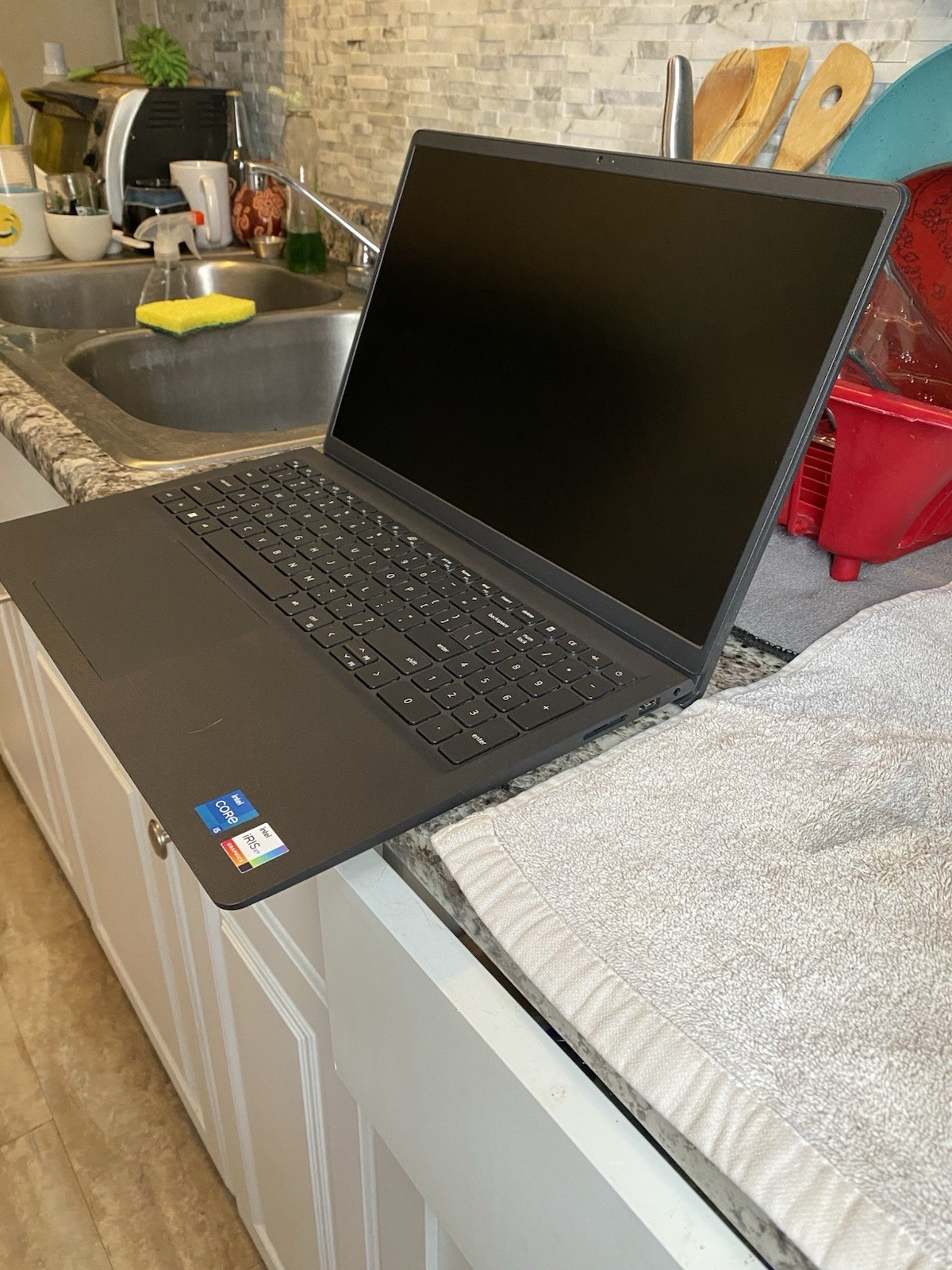 Dell Inspiron 15 3520, 512gb SSD, 12th Gen Intel i5, 4.4GHz, with wireless mouse