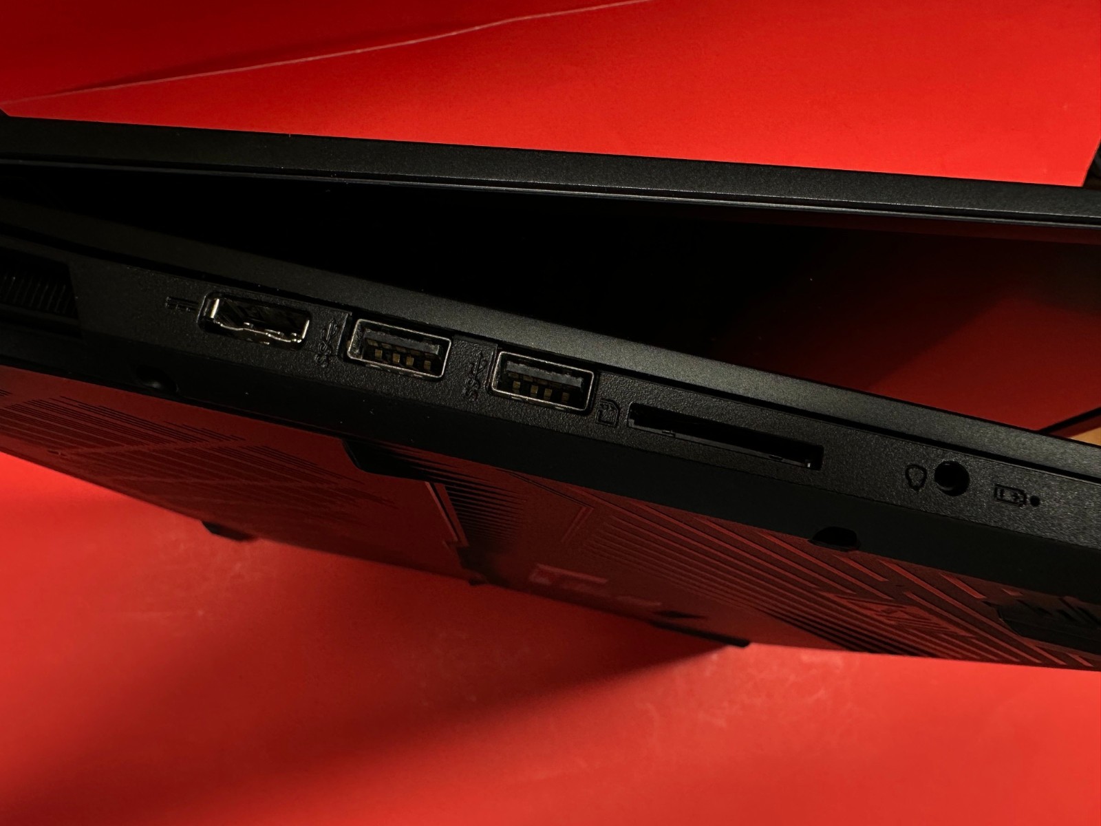 MSI Titan GT77HX Titan GT77HX – i9‑12900H No Drives – No Ram- Parts / Fix