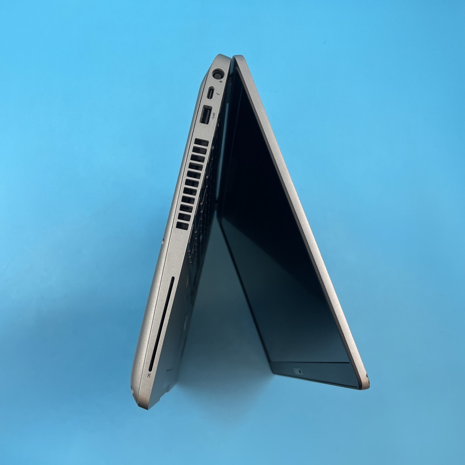 Dell Latitude 5511 | i7-10850H | 32GB RAM | NO DRIVE | MX150 | NO OS | NO BATT