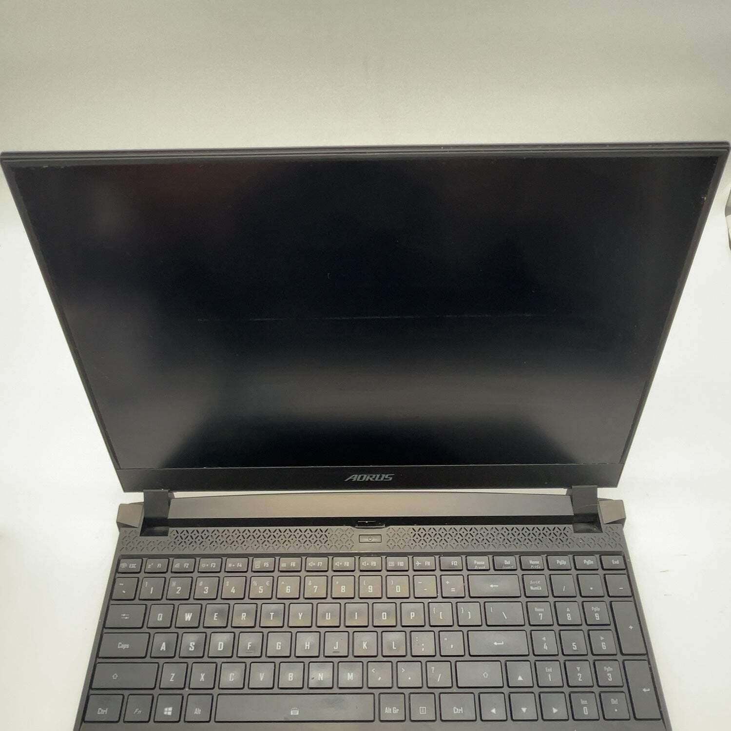 Gigabyte Aorus 15P YD RX5L 15.6″ i7-11800H 2.3GHz 64GB RAM 1TB SSD
