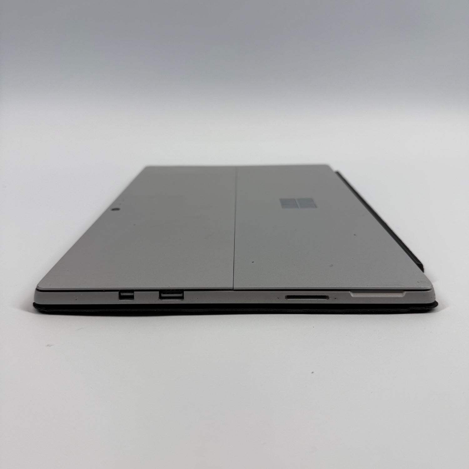 Microsoft Surface Pro 1796 12.3″ m3-7y30 1.0GHz 4GB RAM 128GB SSD READ