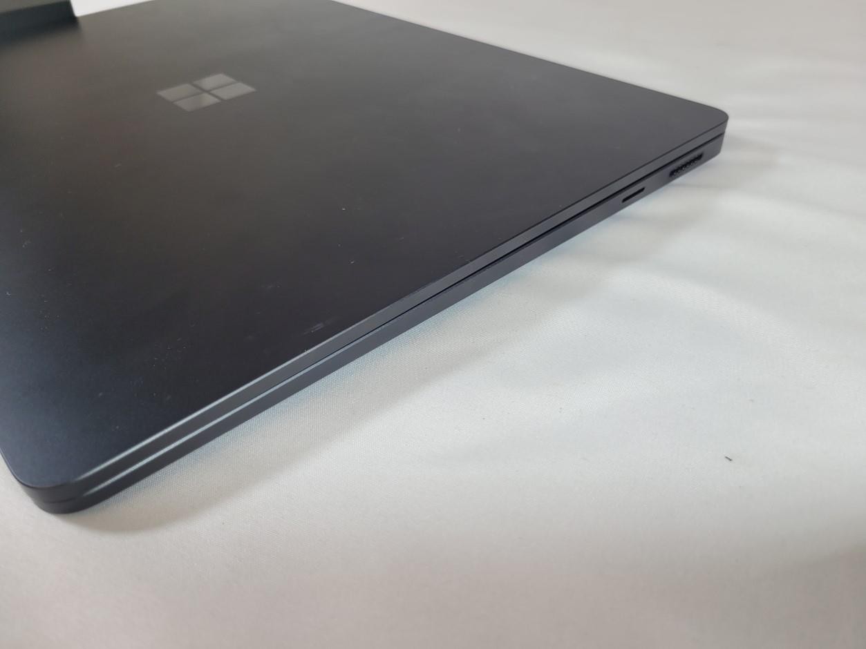Microsoft Surface 15″ Copilot+ Laptop 7th Edition PixelSense Flow Display – 1TB