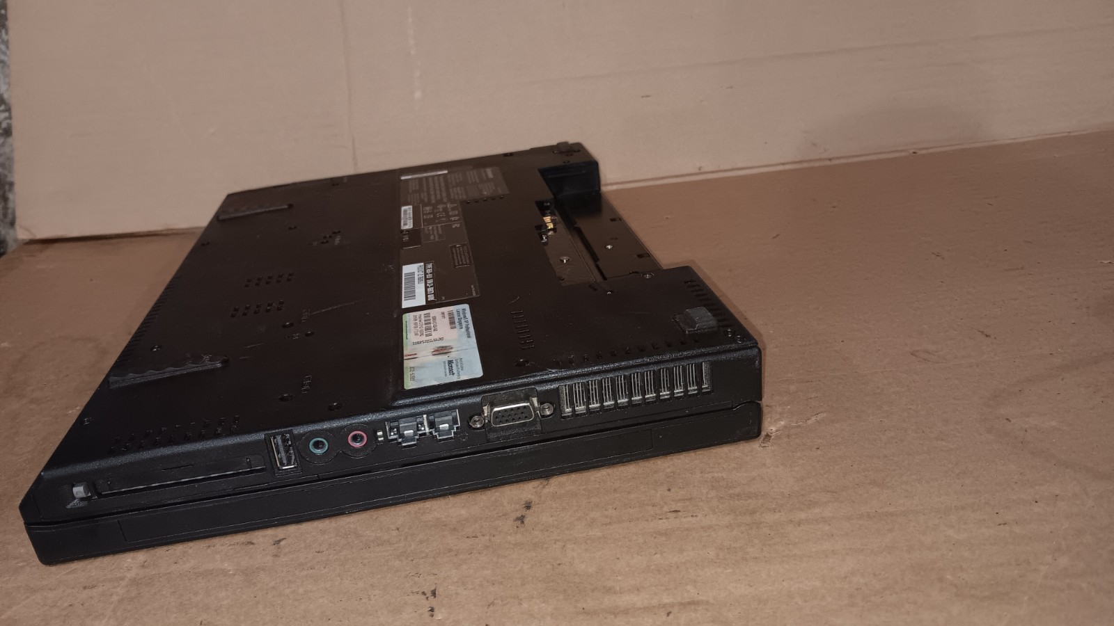 IBM Lenovo ThinkPad R61i Laptop Intel Dual core @ 1.60 GHz 15.4″ LCD Screen DVD