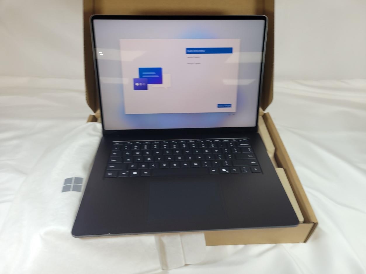 Microsoft Surface 15″ Copilot+ Laptop 7th Edition PixelSense Flow Display – 1TB