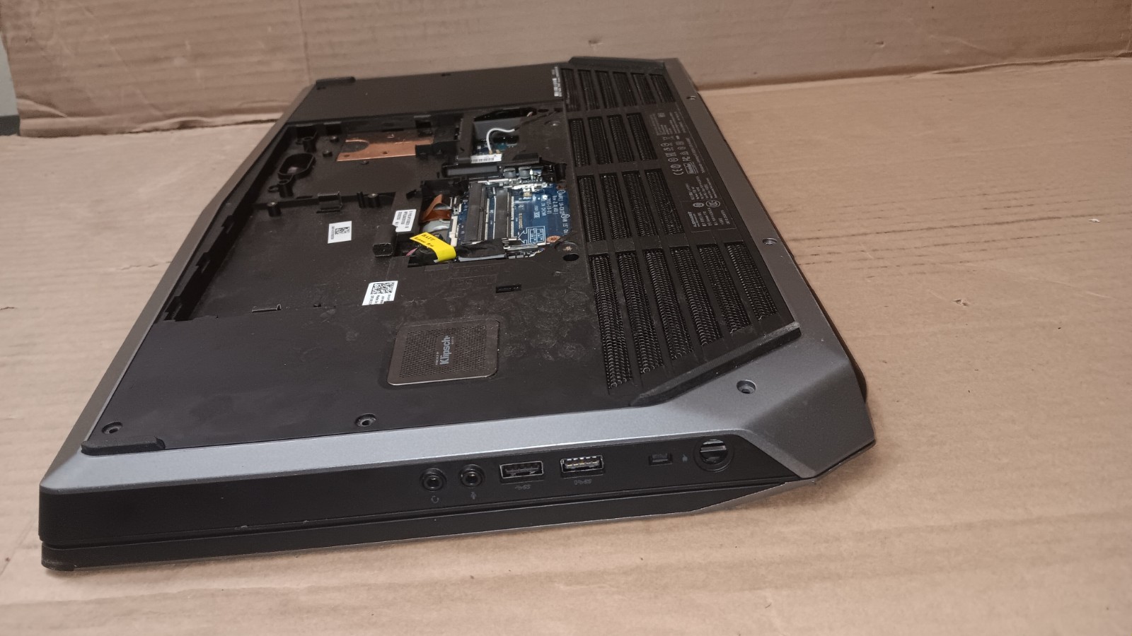 Dell Alienware 17 R3 Gaming Laptop Core i7 Motherboard 17.3″ LCD Screen Parts