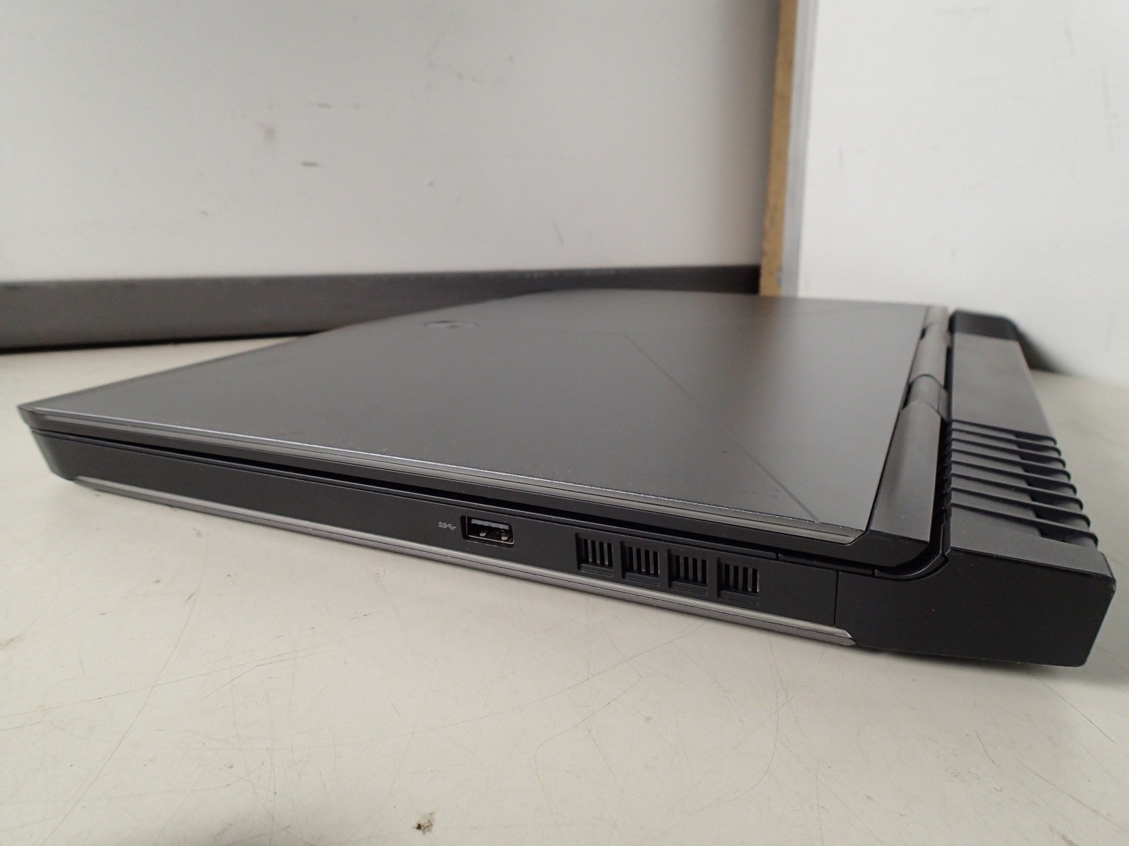 Alienware 15 R3 Intel Core i7 7700HQ 32GB RAM 512GB m.2 + 1TB 2.5″ HDD Win 11