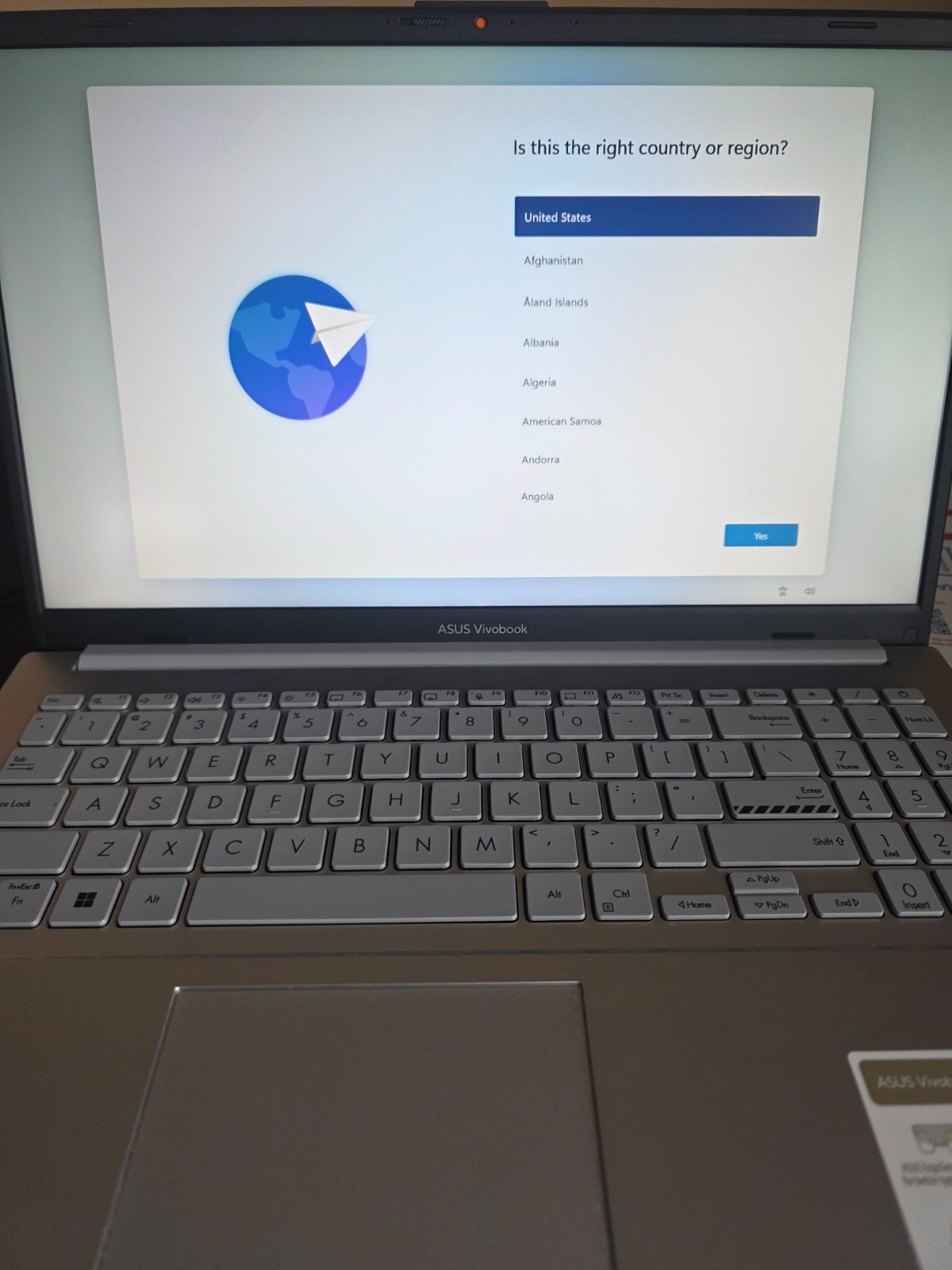 ASUS Vivobook Go 15.6″ FHD Laptop Intel i3-N305 8GB RAM 128GB UFS Silver