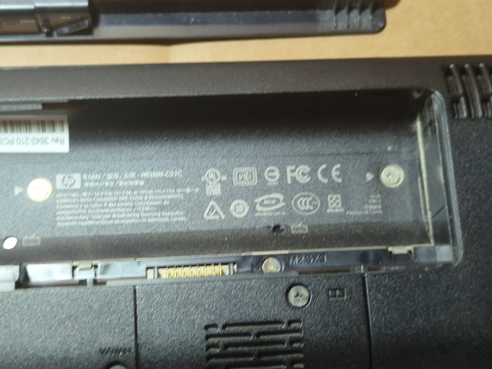 HP Pavilion dv4-2120CA Laptop Athalon M320 4 GB RAM 320GB 14.1″ Radeon HD 4200