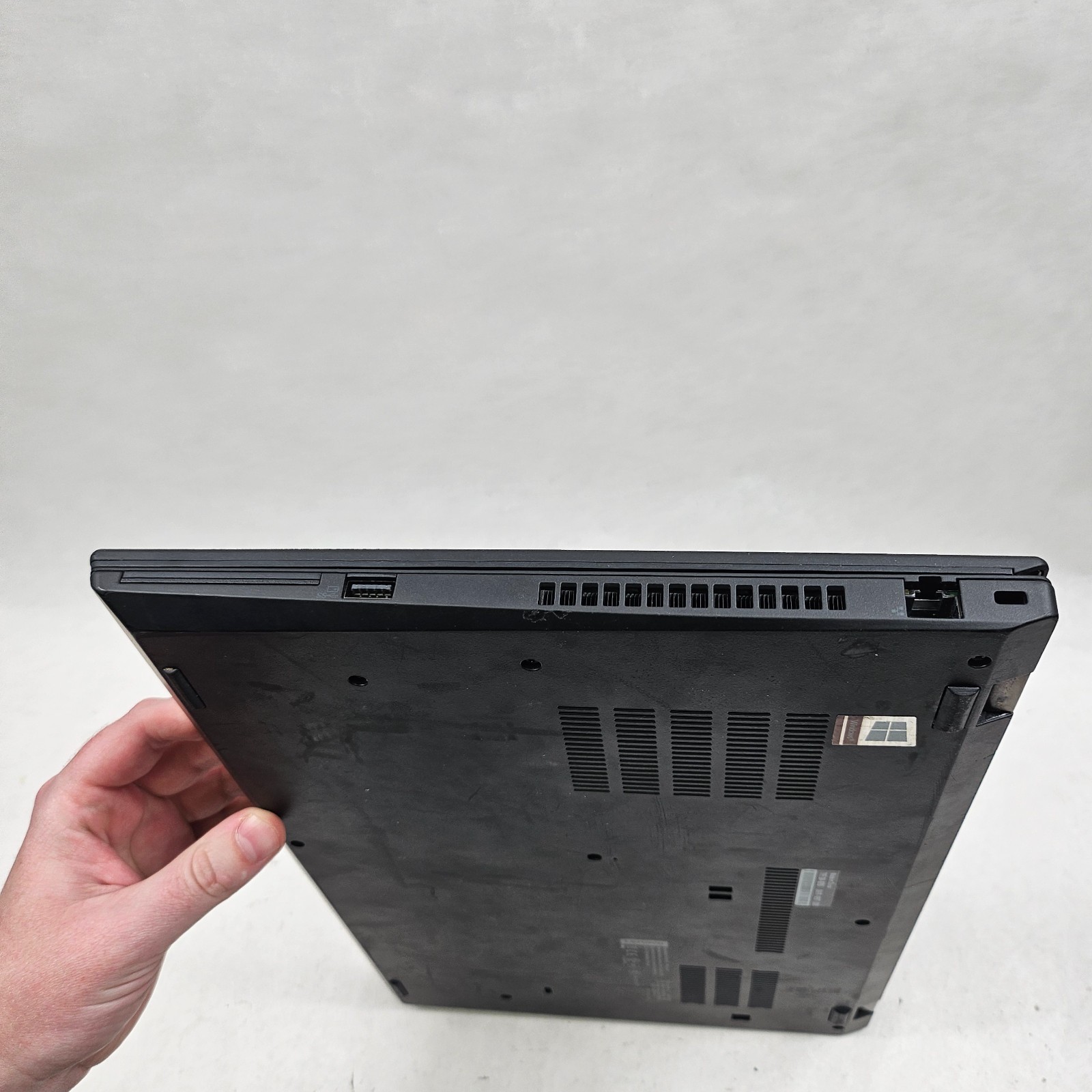 Lenovo ThinkPad T590 15.6″ Intel Core i5-8365U 16GB DDR4 256GB SSD Win 11 Pro