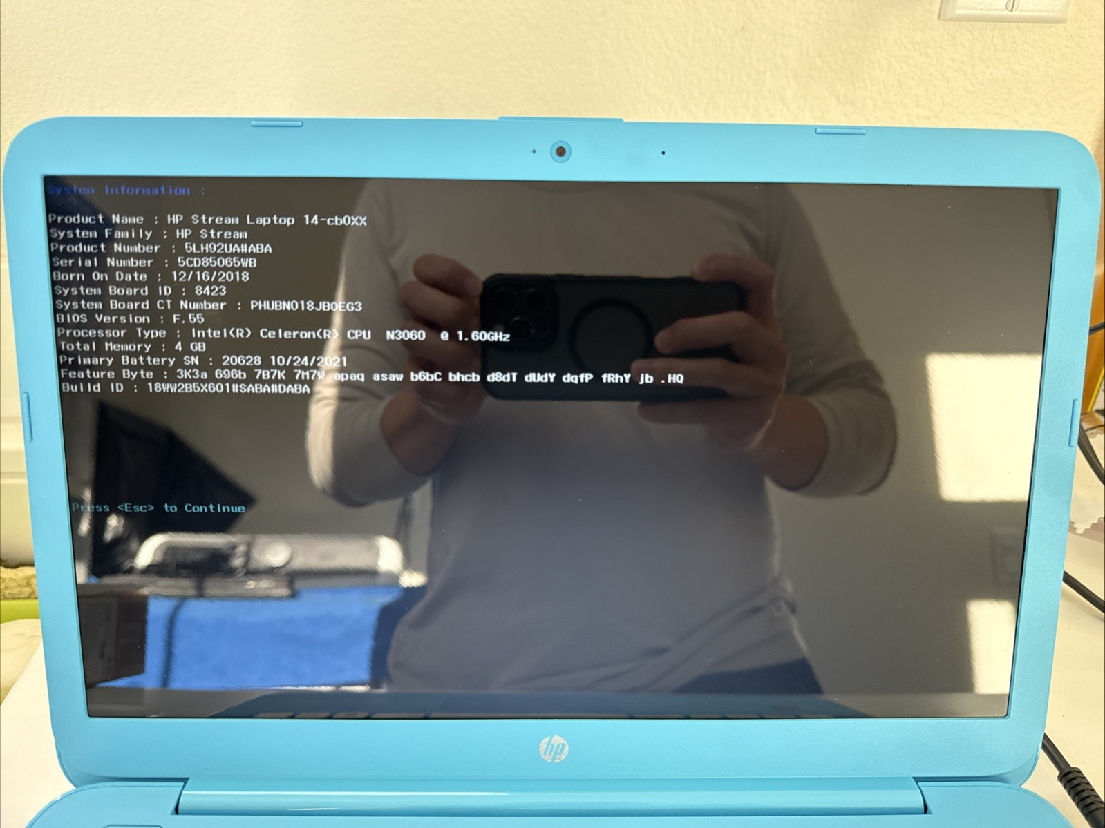 HP Stream 14-cb011wm 14 inch (32GB, Intel Celeron N3060, 4GB) Laptop – Blue -W10