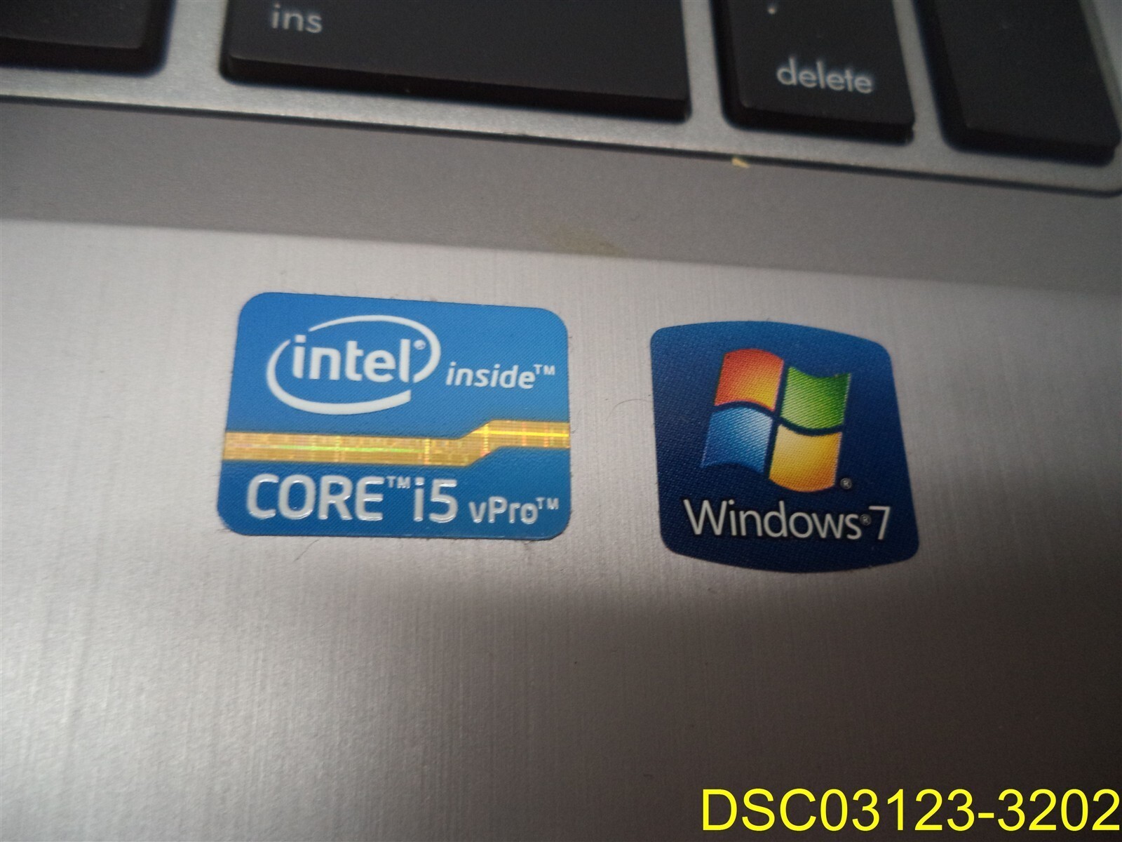 Has Dent on Cover: HP Elitebook 8570p Core i5 vPro RAM Windows 7 (NO CORDS)