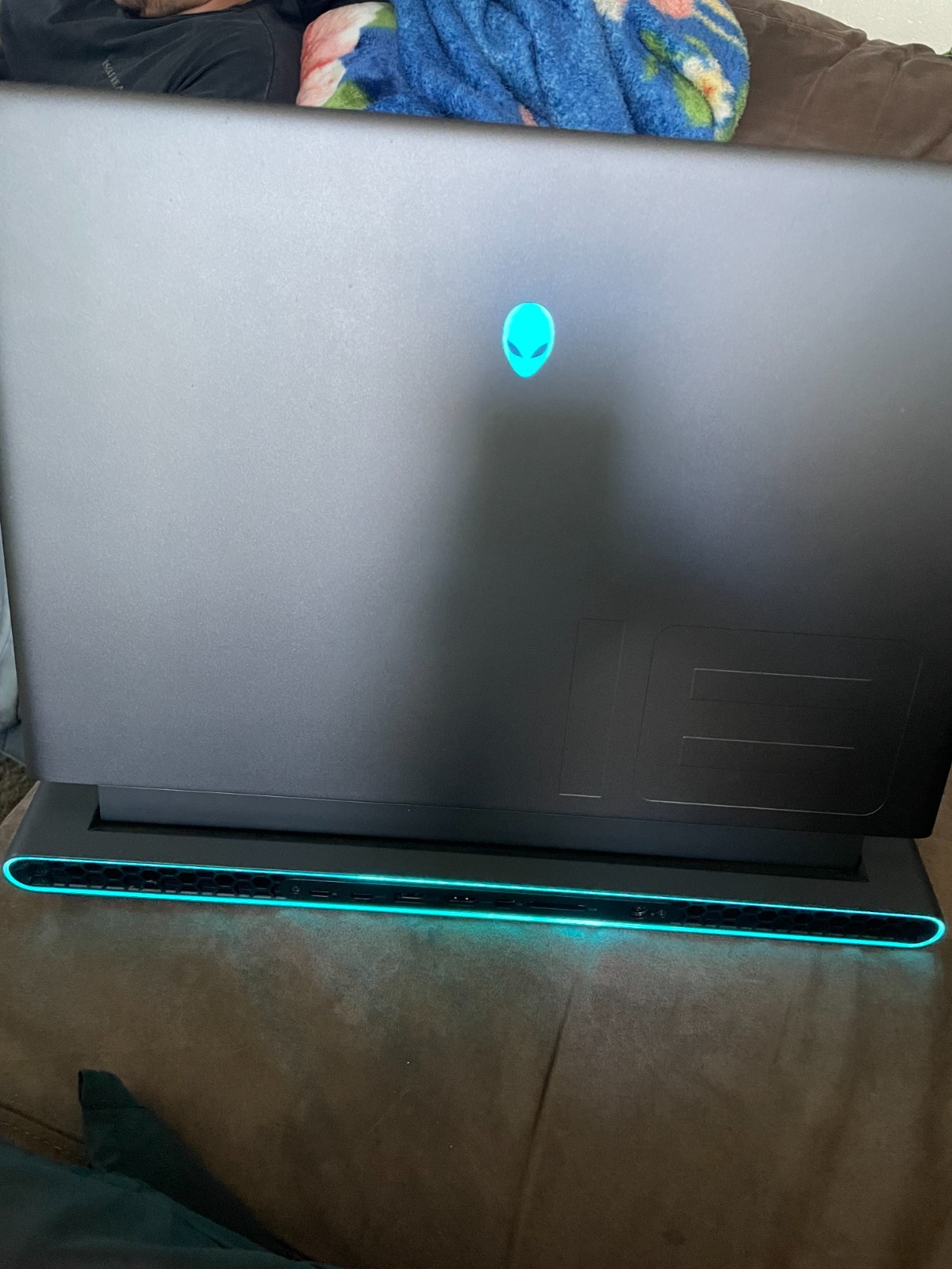 Alienware M18 R1 18″ FHD 480Hz AMD Ryzen 9 7845HX 32GB RAM 1TB SSD RTX 4070