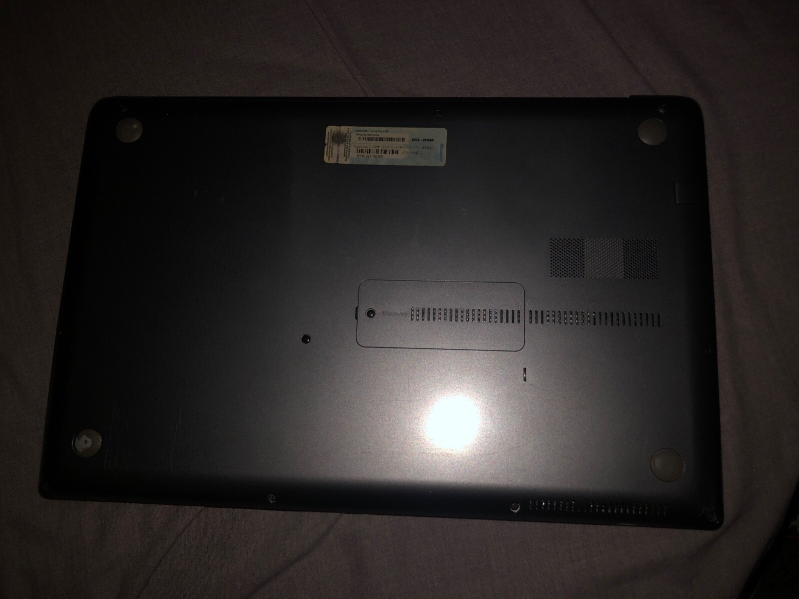 samsung laptop, ok condition it’s a little broke on the side idk what model 