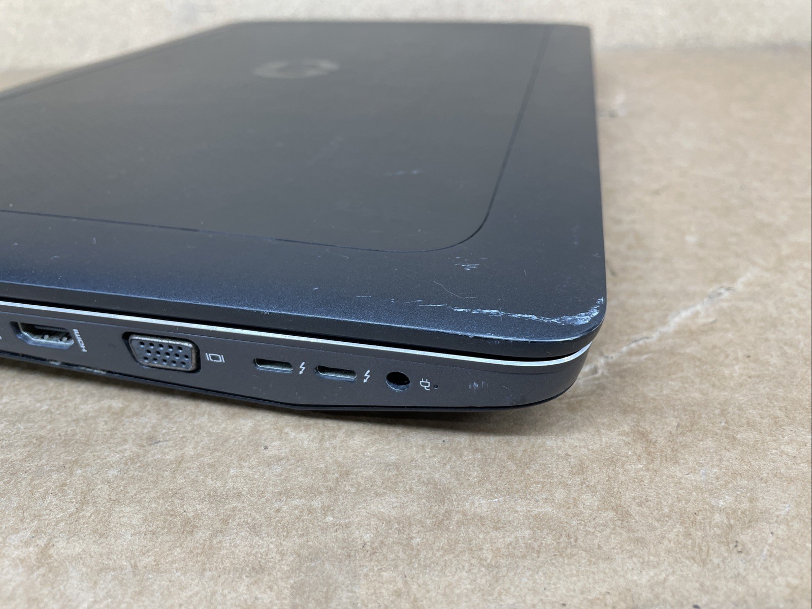 HP ZBook 17 G3 Xeon 8260NGW, NO RAM NO HDD/OS FOR PARTS ONLY READ DESCRIPTION