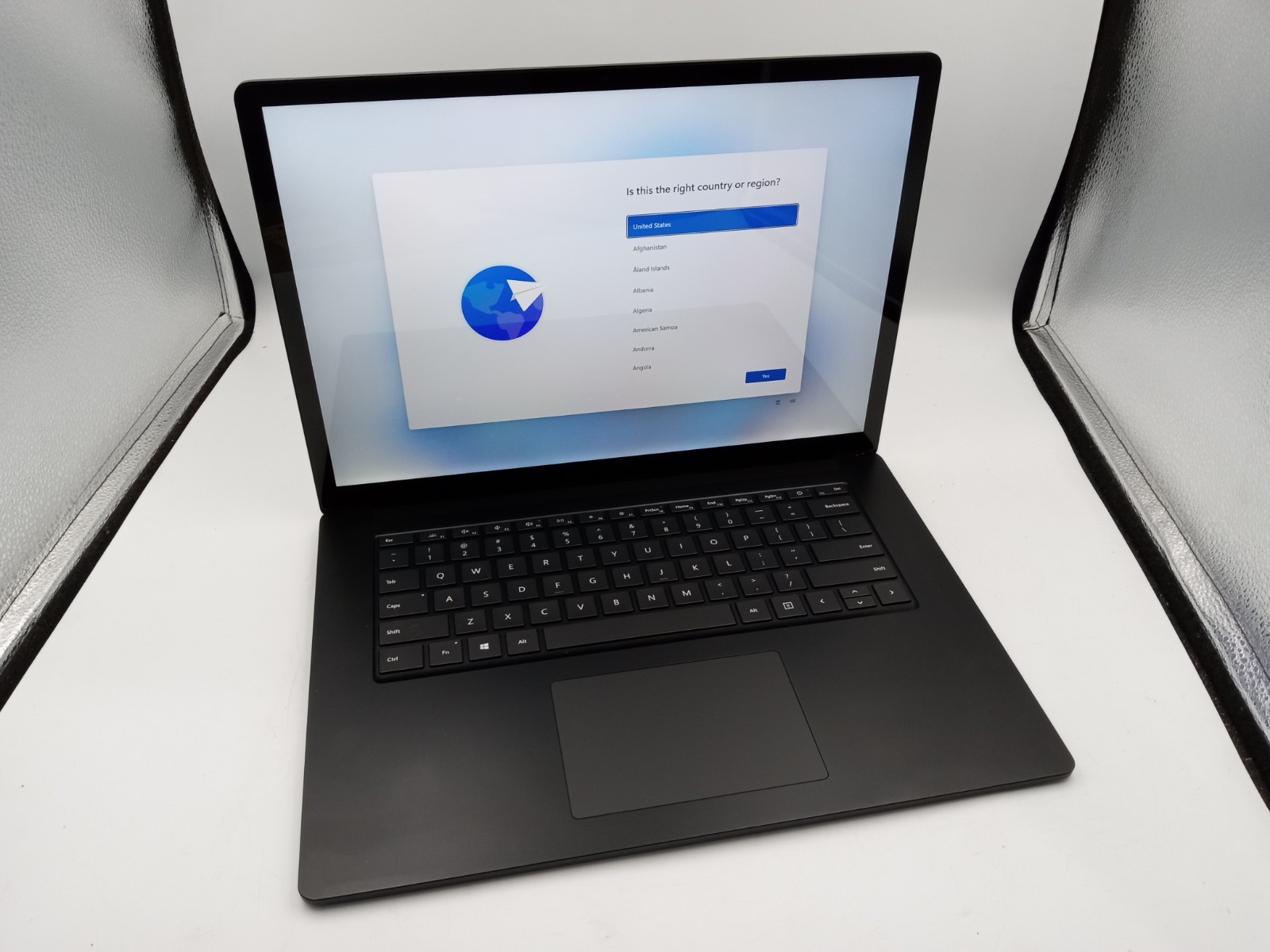Microsoft Surface Laptop 4 1979 15″ Intel i7-1185G7 16GB RAM 256GB SSD W11 -READ
