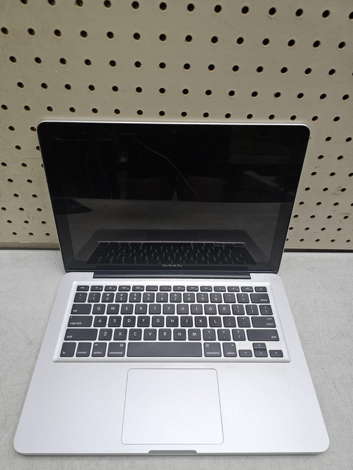 Apple MacBook Pro 9,2 Laptop – Good Image, glass cracked – 2.5 Ghz – Read Desc.