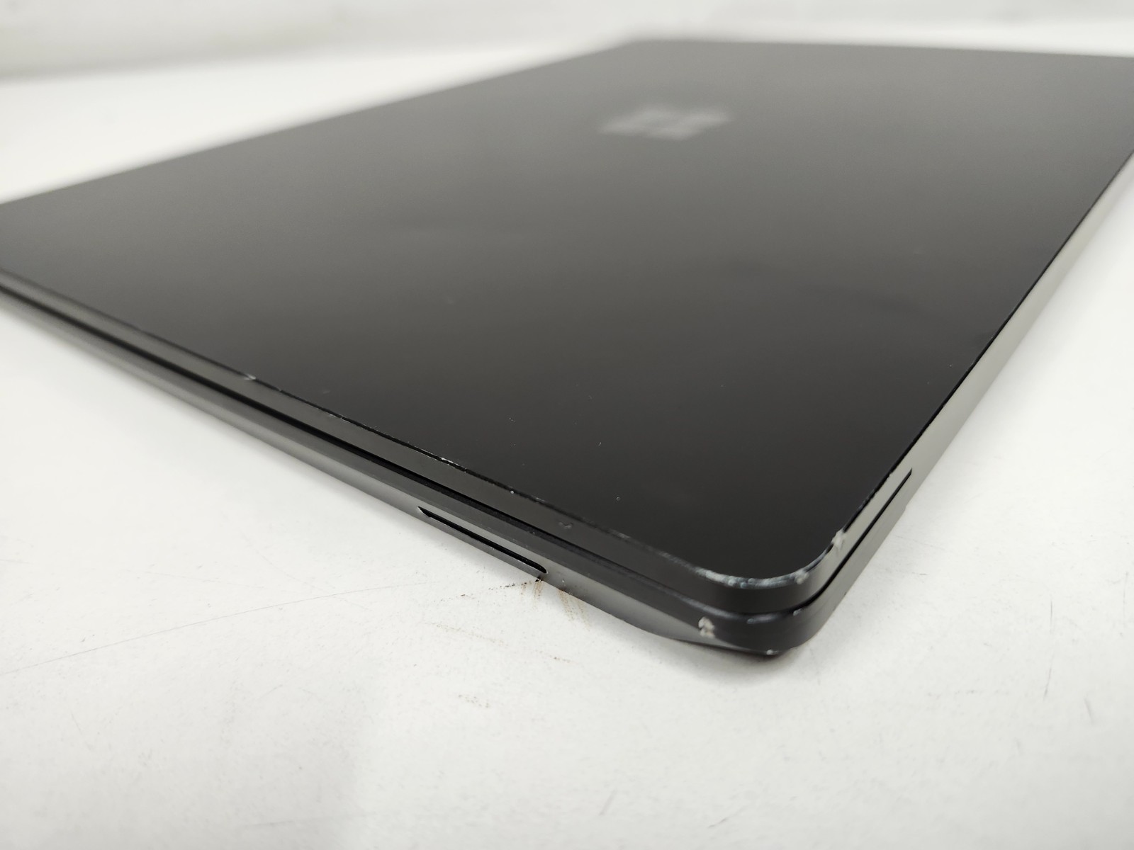 Microsoft Surface Laptop 4 13.5″ Touch i7-1185G7 32GB RAM 1TB NO OS NO PSU