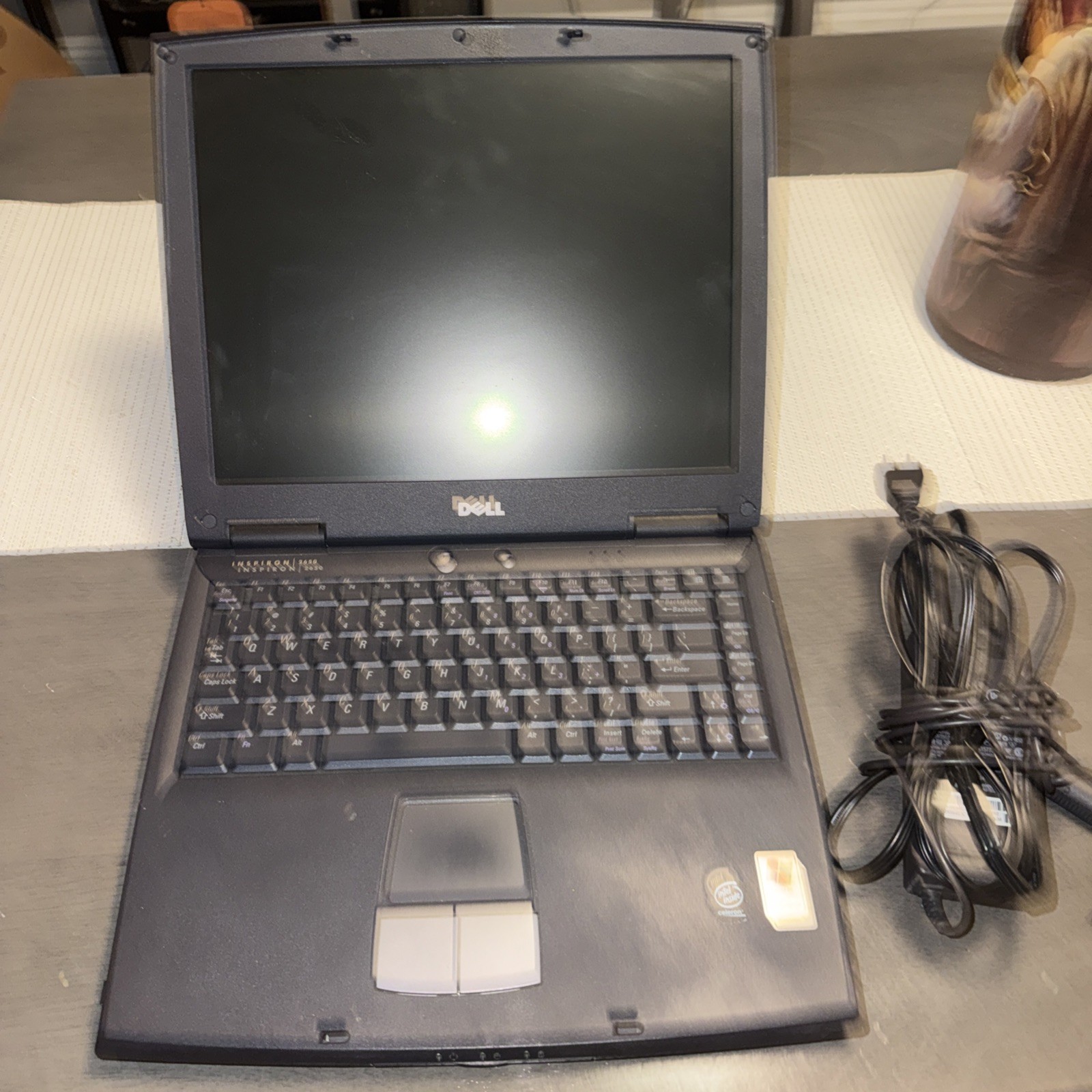 Dell Inspiron 2650 14″ Celeron 1.5GHZ 256MB 30GB 3 1/2 Floppy Disc Window XP