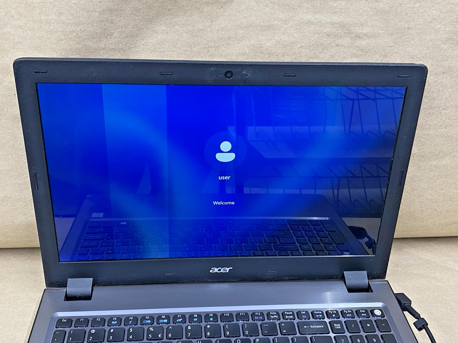 Acer Aspire V3-575T – 15.5″ FHD – i7-6500U – 6 GB – 256GB – Win 11 Pro – READ