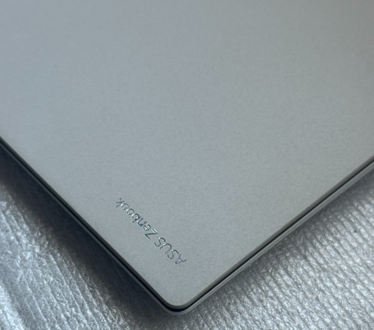 ASUS Zenbook S 16 16″ 3K OLED Touch Laptop Ryzen AI 9 365 24GB RAM 1TB SSD