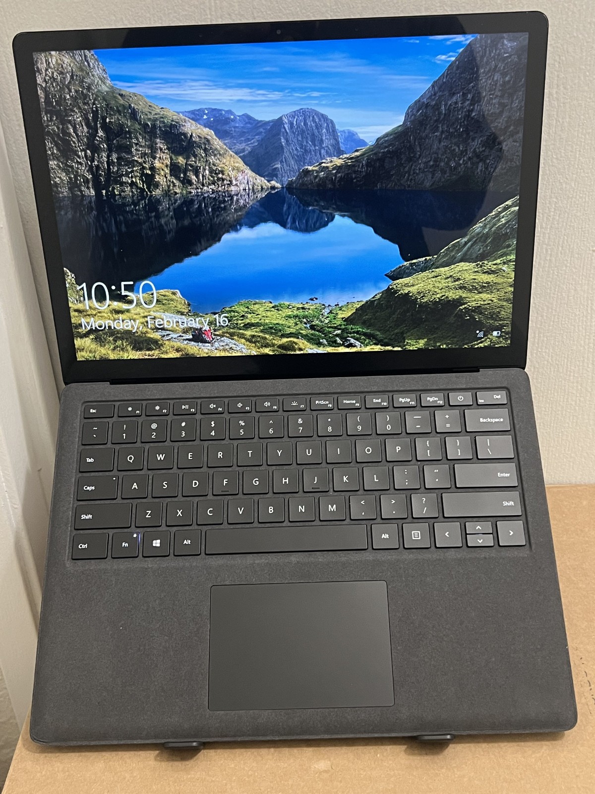 Microsoft Surface Laptop 2 Black 13.5” i7-8650U 2.11GHz 8GB 256GB SSD Model 1769