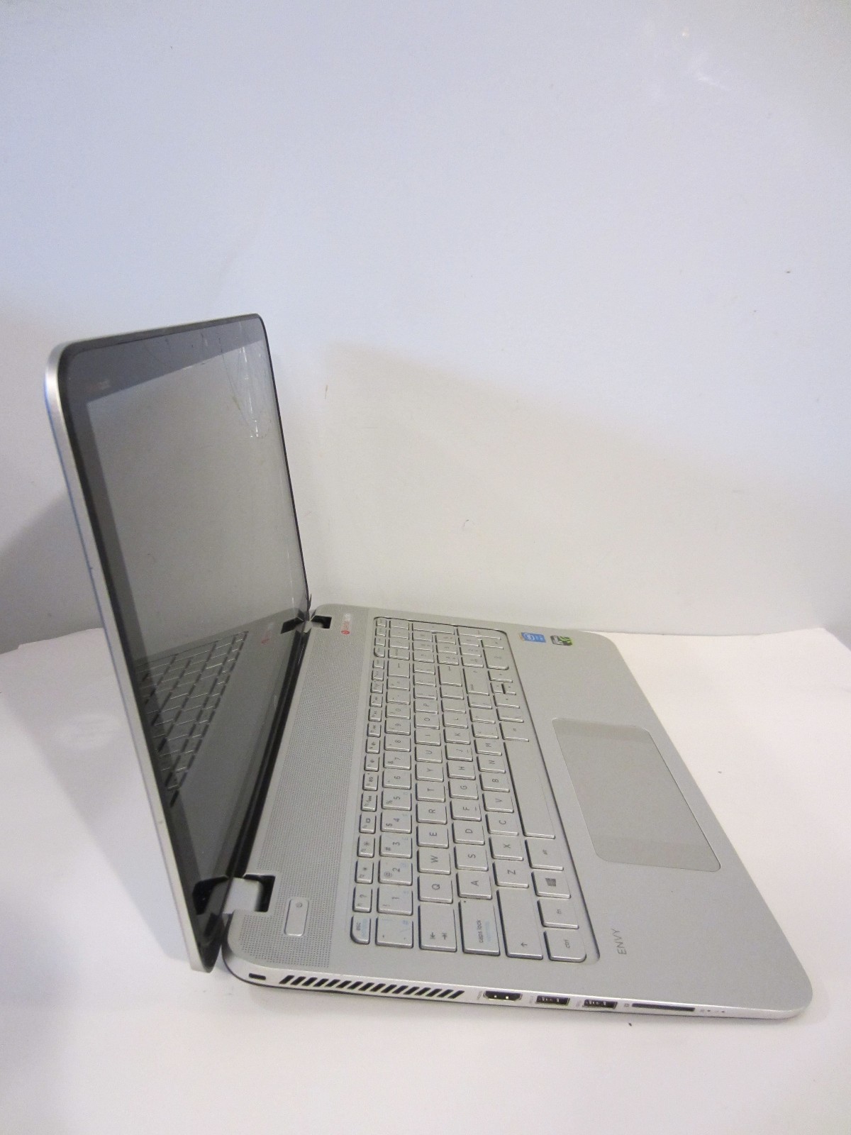 HP ENVY 15-Q178CA 15.6″ Intel i7-4712HQ 2.3GHz NVIDIA GTX 850M Beats AS-IS Parts