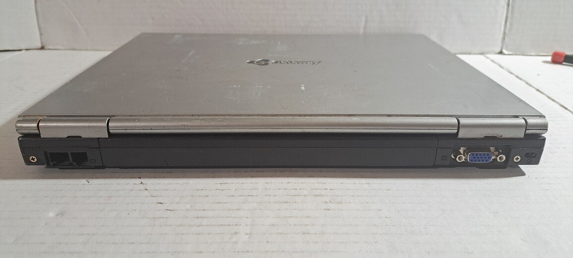 GATEWAY 4540 WINDOWS XP LAPTOP PC FOR PARTS OR REPAIR