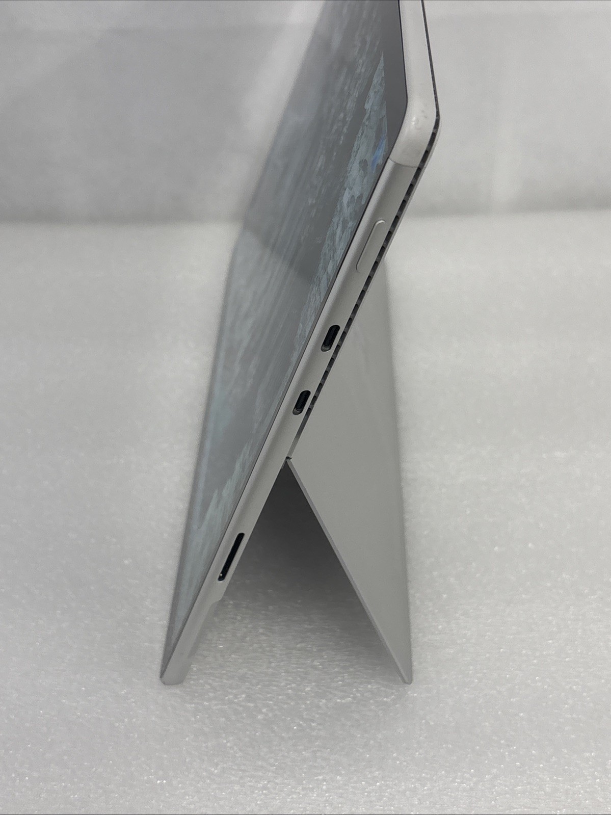 Microsoft Surface Pro 8 (256GB, Intel i5 11th, 16GB, LTE) Platinum *Scratches*