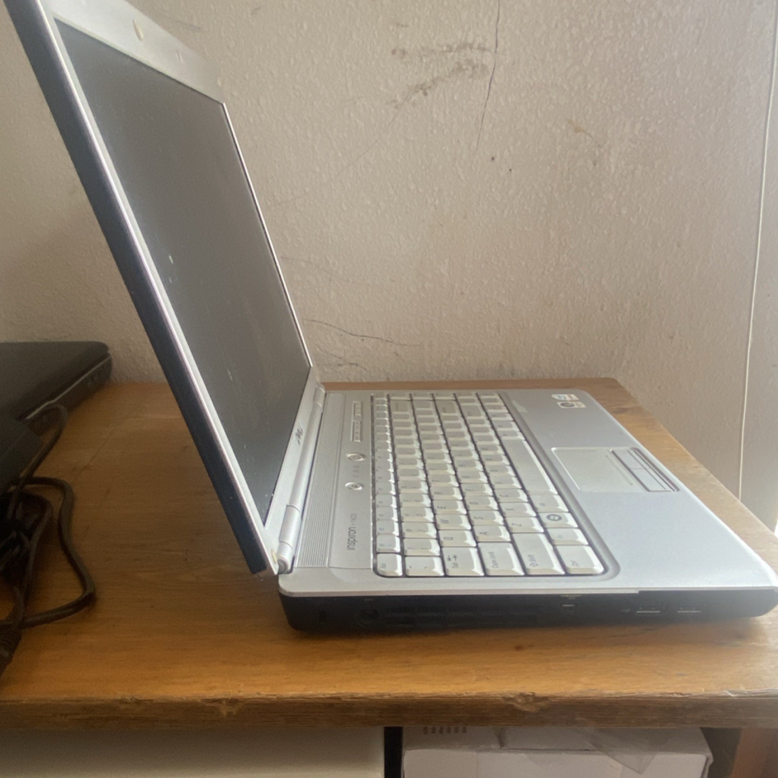 Dell Inspiron 1420 Notebook Laptop Intel Centrino 14″ Silver Windows Vista Wi-Fi