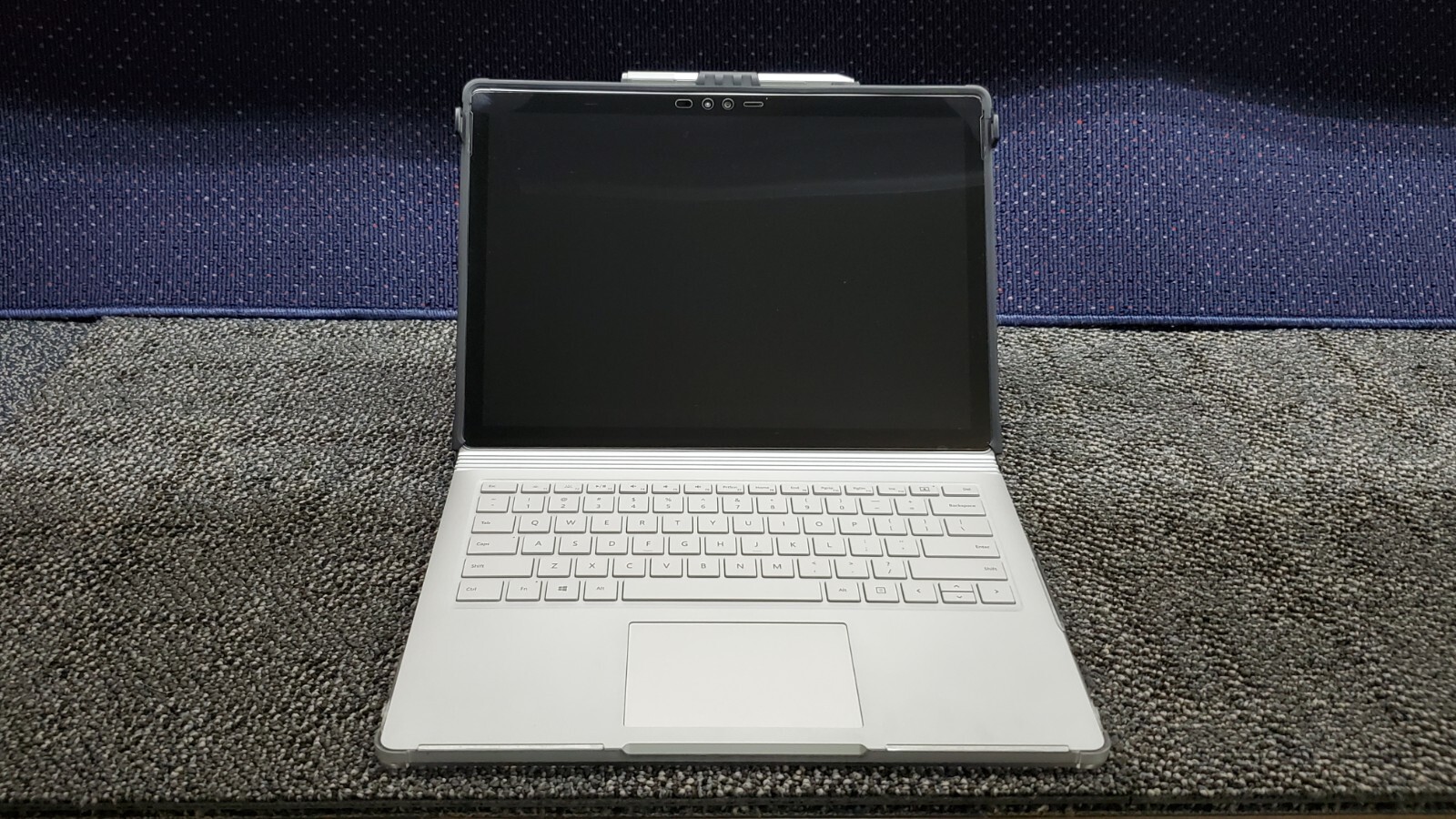 Microsoft Surface Book 13.5 inch (1TB, Intel i7-6600U, 2.6GHz, 16GB) w/ Case