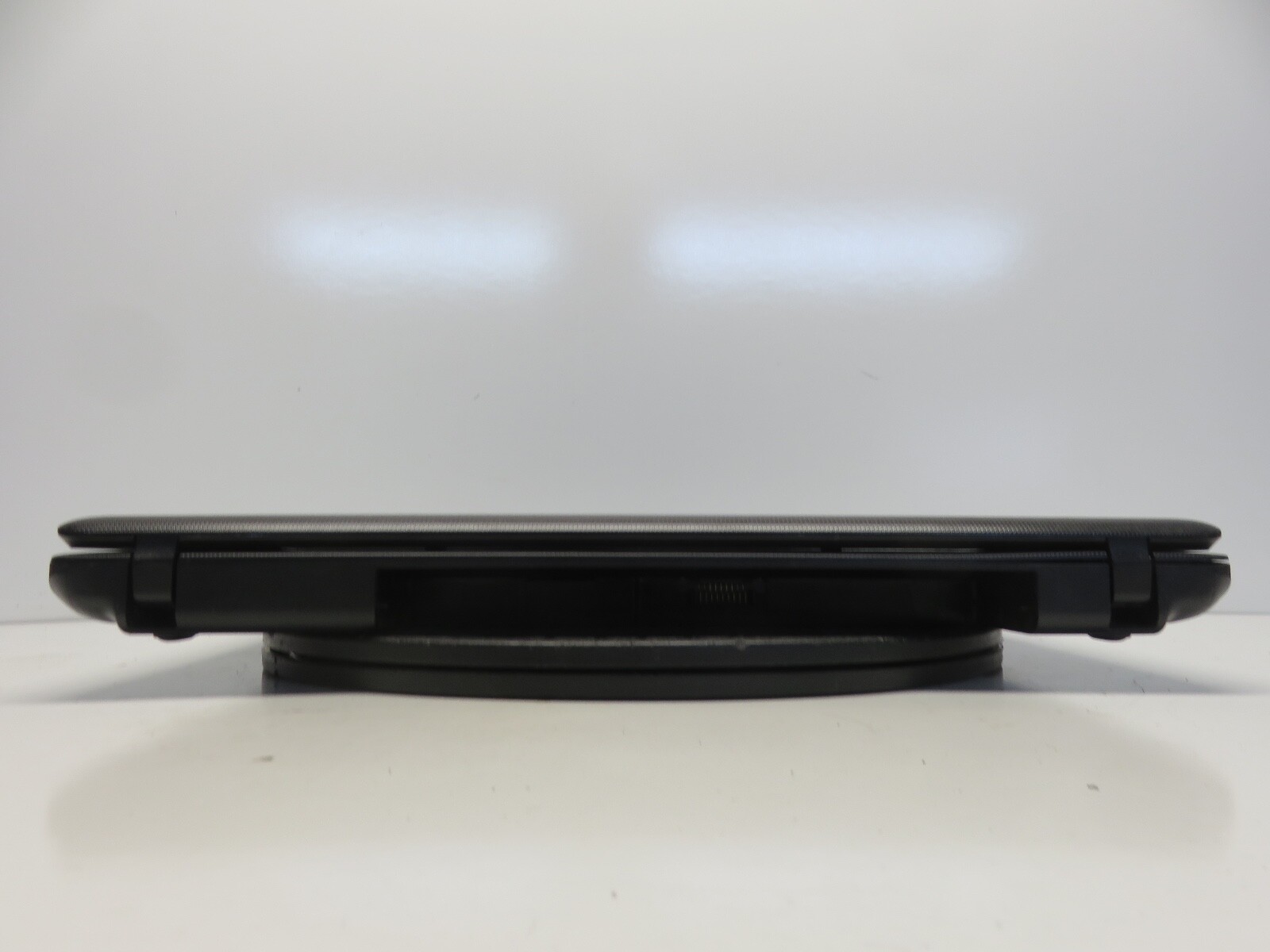 Toshiba Satellite C655D-S5300 AMD E-300 1.3GHz 4 GB NO HDD No Batt
