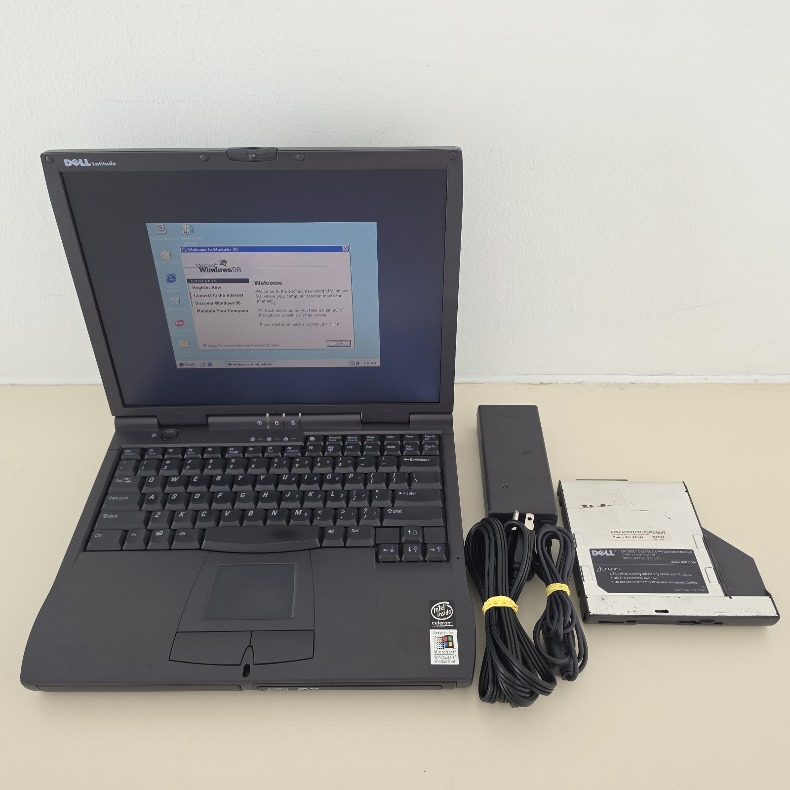 RETRO 14.1″ VINTAGE DELL Latitude CPt C4000GT Laptop – 64MB RAM – 4.86GB HDD