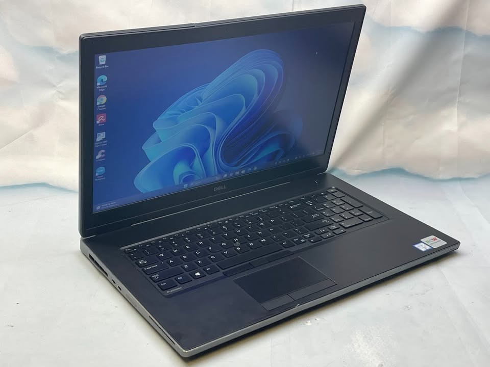 Dell Precision 7730, Xeon E-2176M, 16GB RAM, 512GB SSD, Quadro P3200 6GB GPU, 17