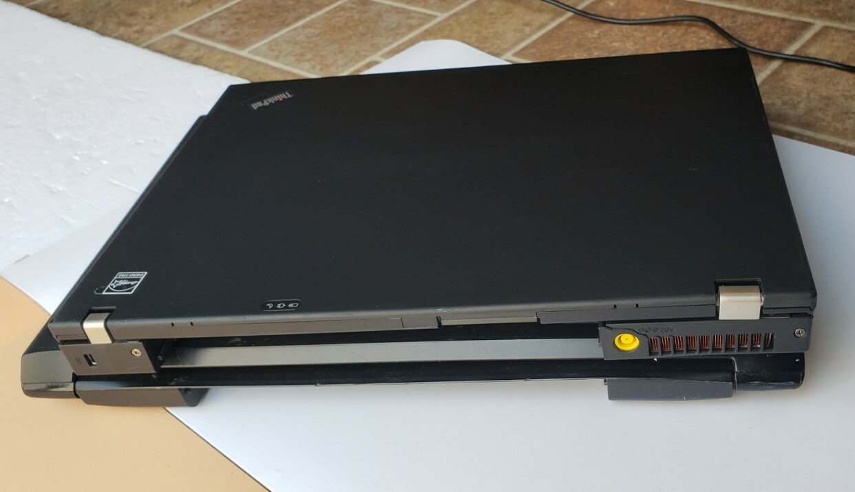 Lot 2 Lenovo Thinkpad B560/T61 3GB RAM 0GB HDD REPAIR or PARTS