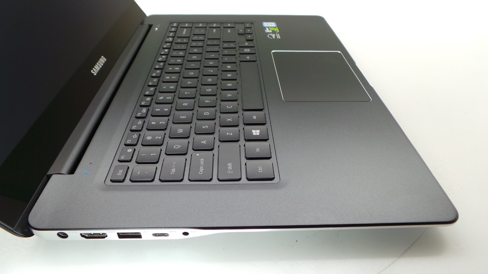 Samsung Notebook NP940Z5L | 15.6″ | i7-6700HQ | 8GB 256GB SSD | Touchscreen