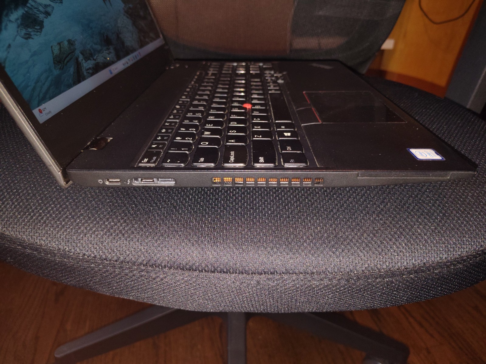 Lenovo ThinkPad P52s 15.6″ i7-8650u 256GB SSD 8GB RAM Win11 NVIDIA OFFICE 2024