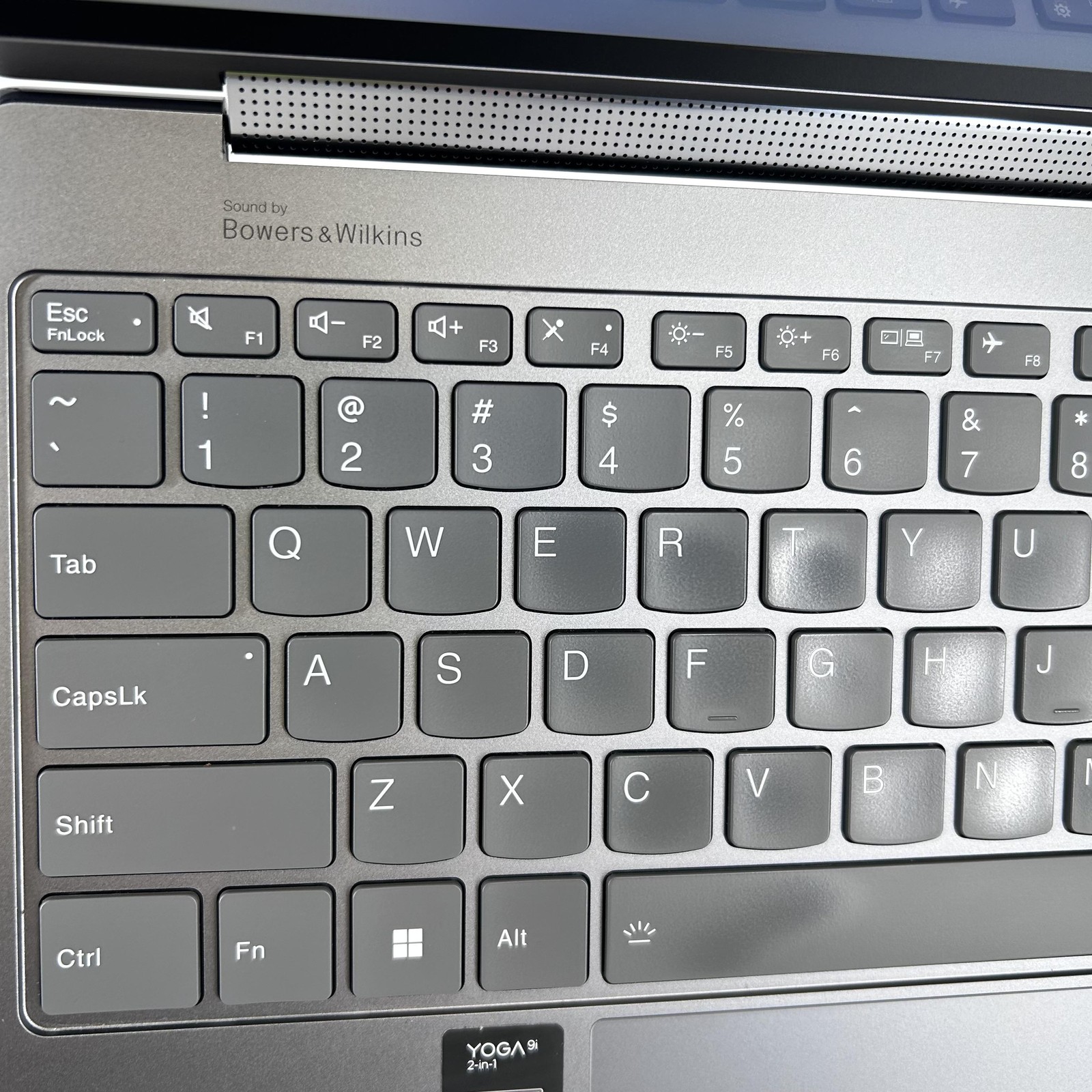 Lenovo Yoga 9i 14 Gray QHD+ TOUCH 1.4 GHz Ultra 7 155H 32GB 512GB SSD Good