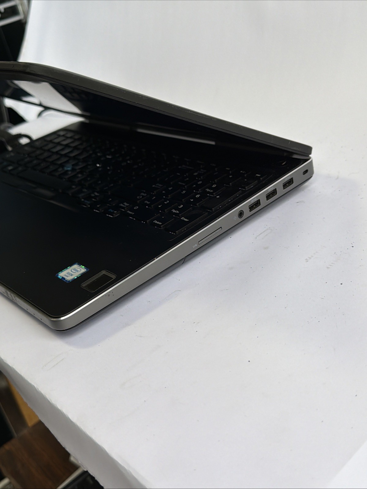Dell Precision 7510 15” Intel Xeon E3-1505M 16gb Ddr4 Nvidia M2000M No Battery