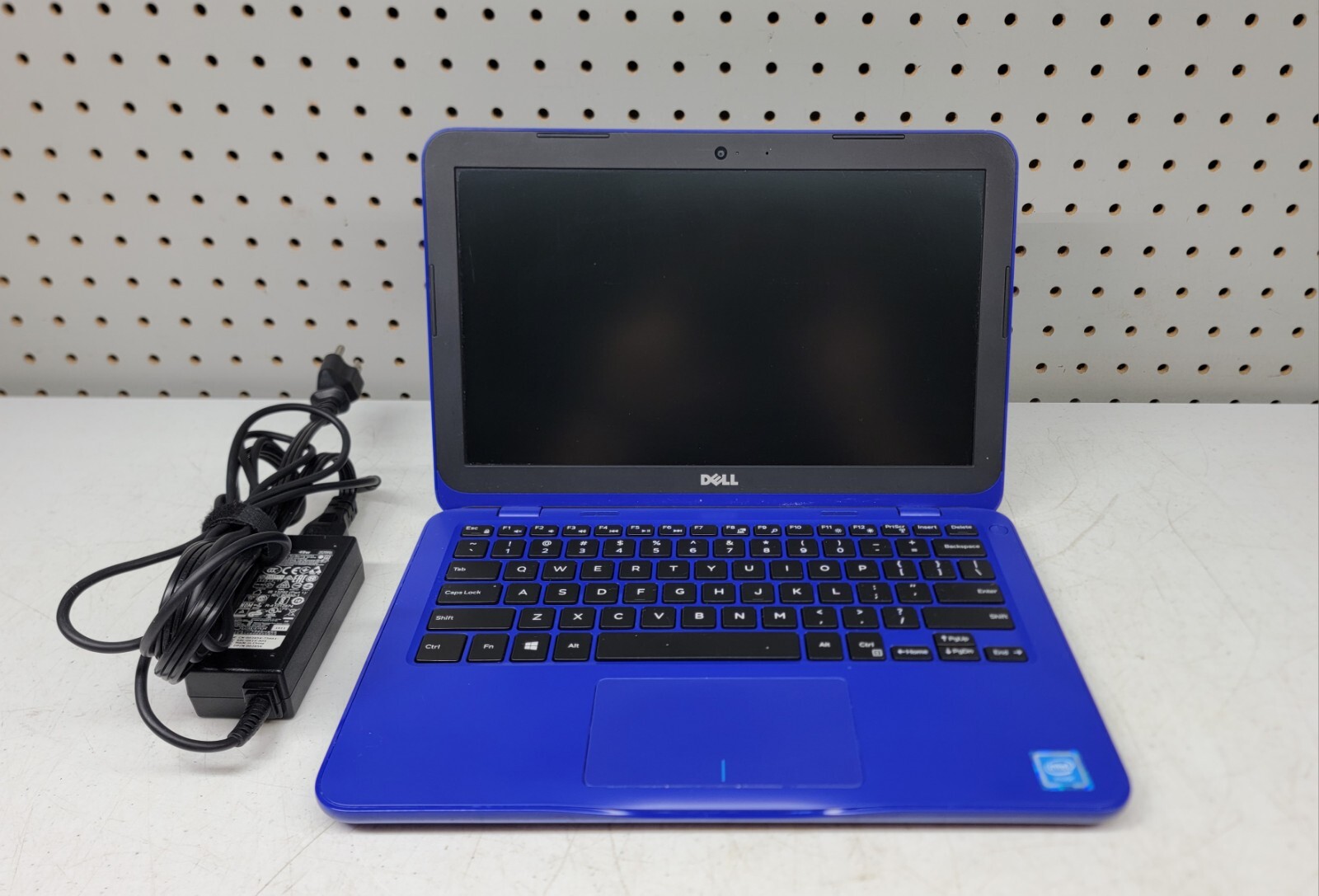 Dell Inspiron P24T Laptop, FOR PARTS