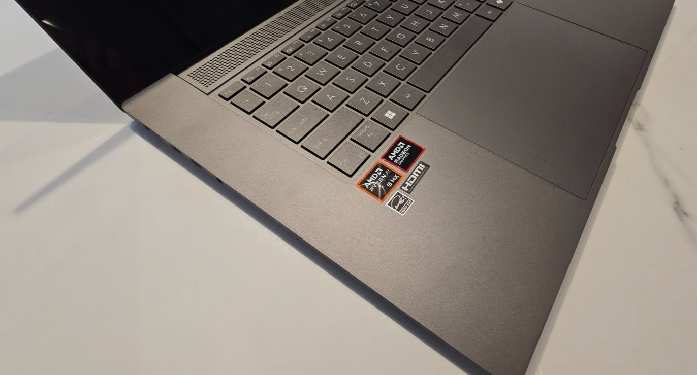 ASUS – Zenbook S 16 16” 3K OLED Touch Screen – AMD Ryzen AI 9 365 – 24GB – 1TB