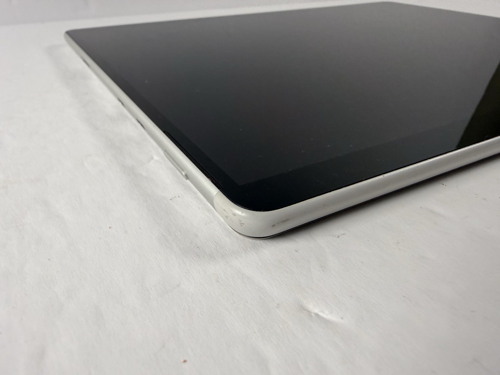 Microsoft Surface Pro 8 (1982) i5-1145G7 – 16GB RAM – 256GB 120Hz – Win 11 Pro