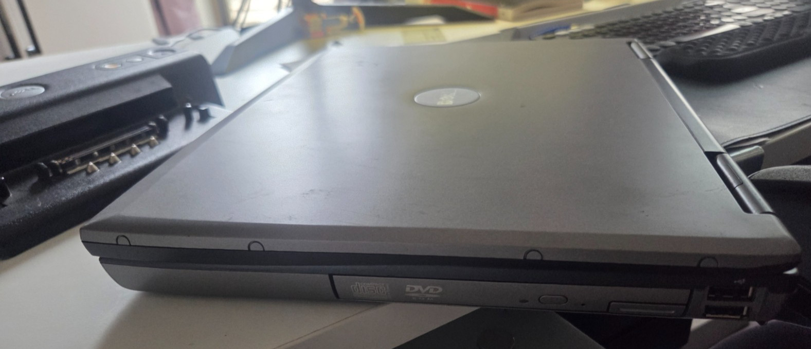 Dell Latitude D520 T5500 2GHz 2GB 80GB DW WXPP 15″ Laptop with Docking Station