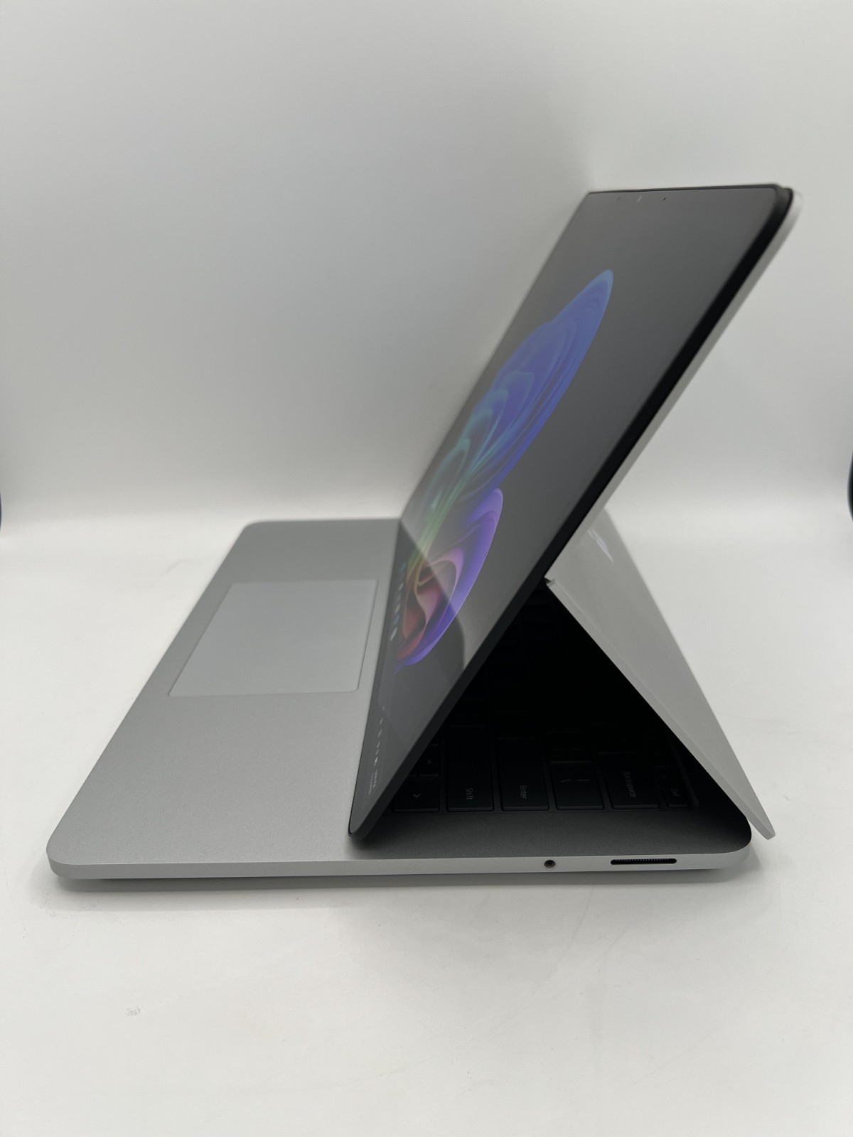 Microsoft Surface Laptop Studio 14.4″ Touch i5-11300H 16GB 512GB Windows 11 Pro