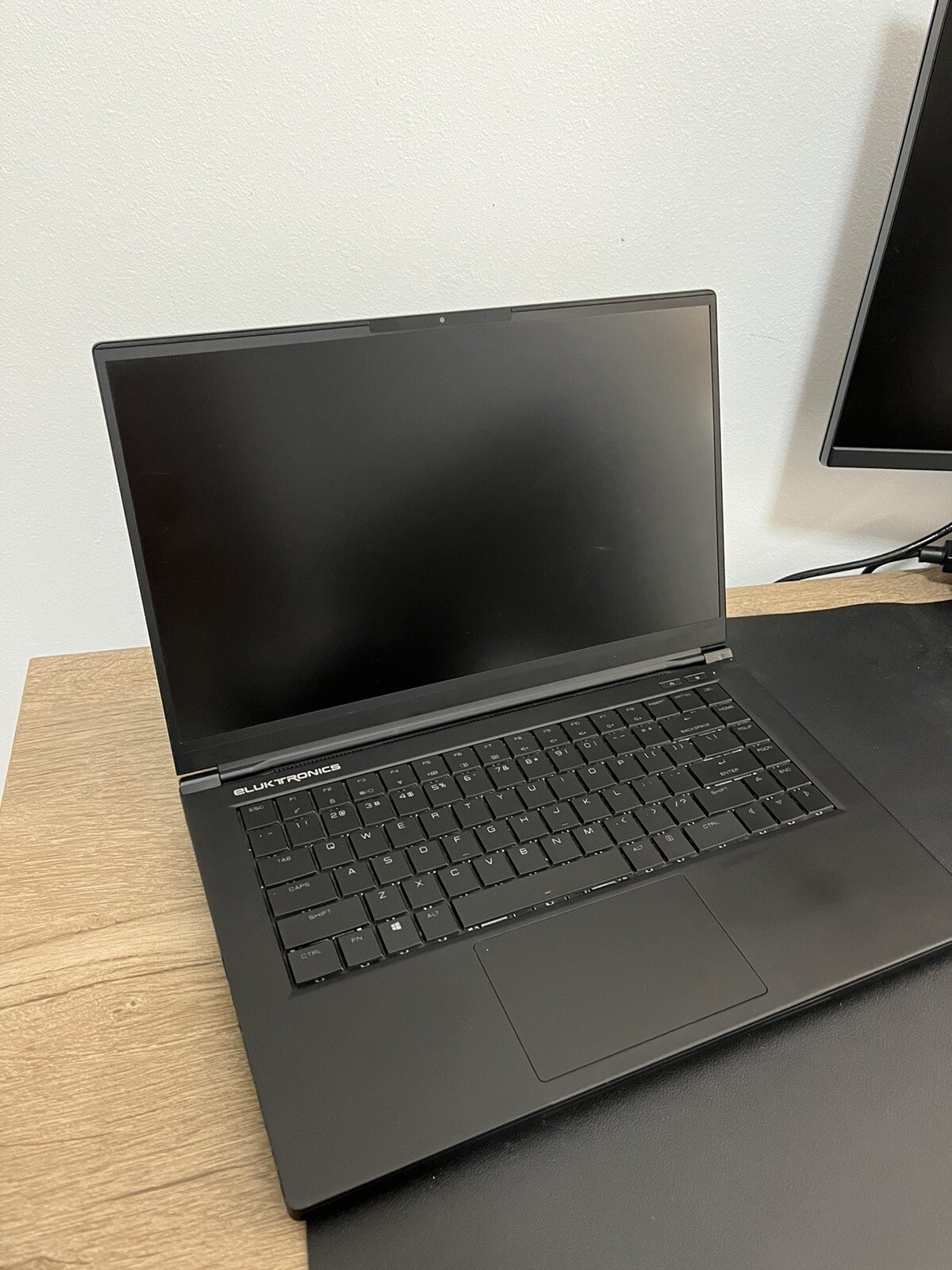 Eluktronics Mag-15 | i7-9750H | 1660TI | 32GB Ram | 1TB SmsngSSD 980 PRO| 144hz