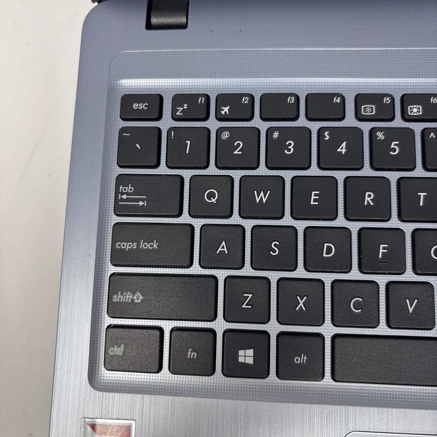 Broken Asus Vivobook 15 X540BA 15.6″ A9-9400 3.0GHz 8GB RAM 1TB HDD Bad Bat