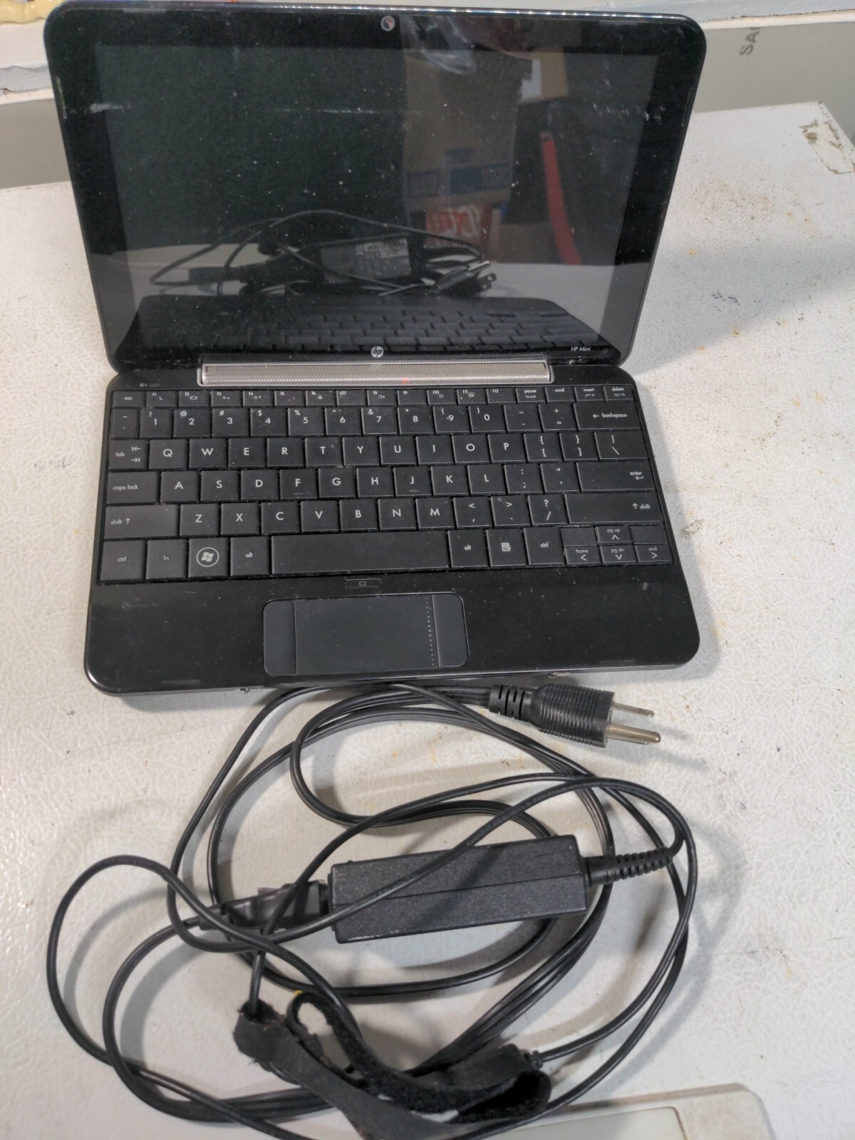 HP Mini ft313ua 1035NR netbook w/ power supply parts/repair