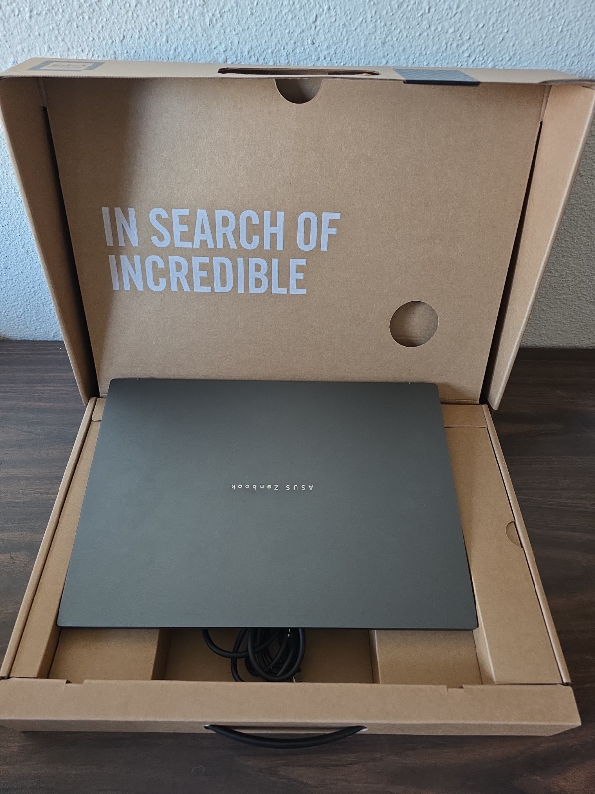 ASUS Zenbook 14″ FHDOLED Touch Screen Laptop Intel Core Ultra 9 32GB RAM 1TB SSD