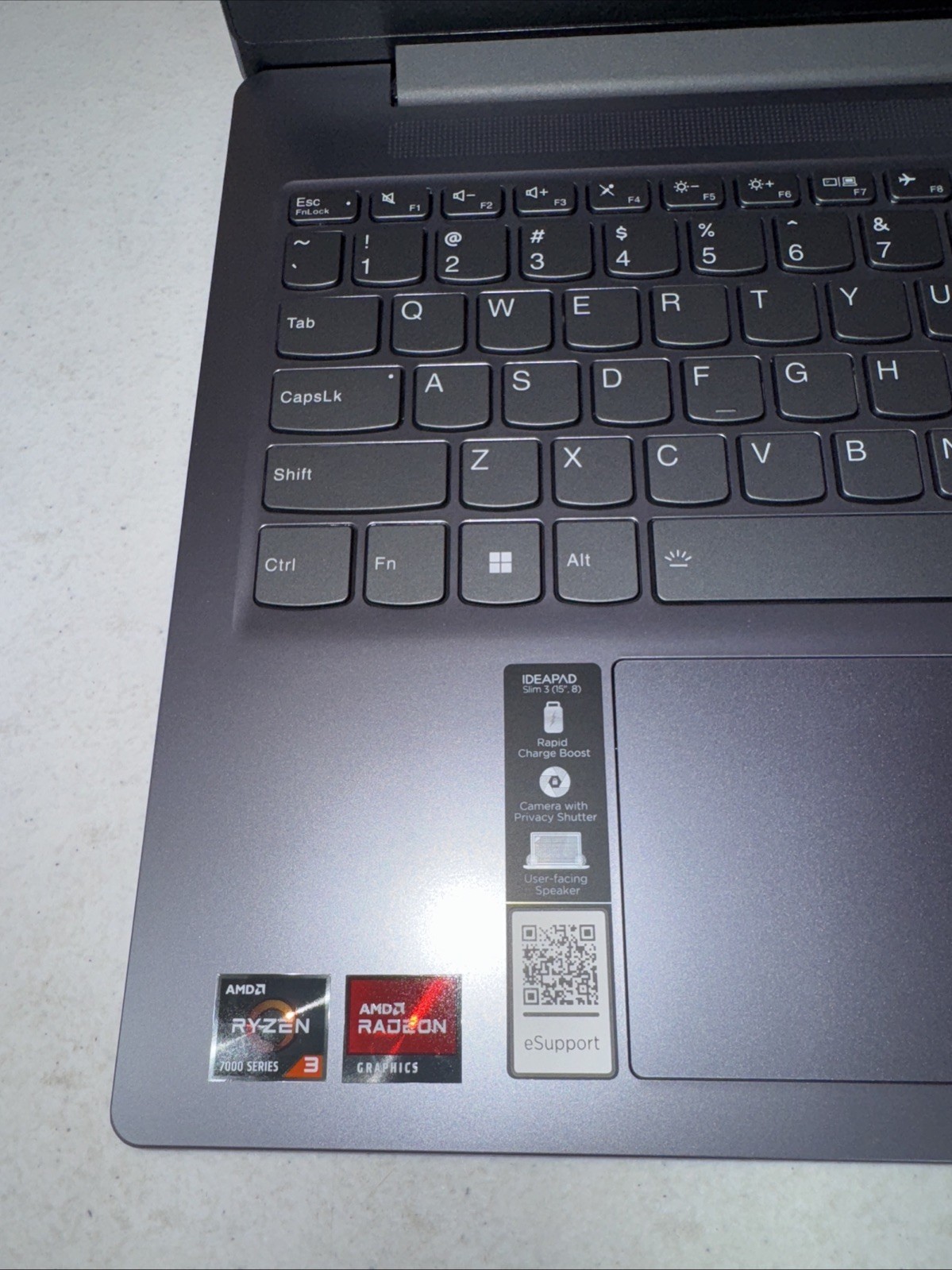 Lenovo IdeaPad Slim 3 Laptop 15.6″ FHD LED Ryzen 3 7330U 512GB SSD, 8 GB RAM